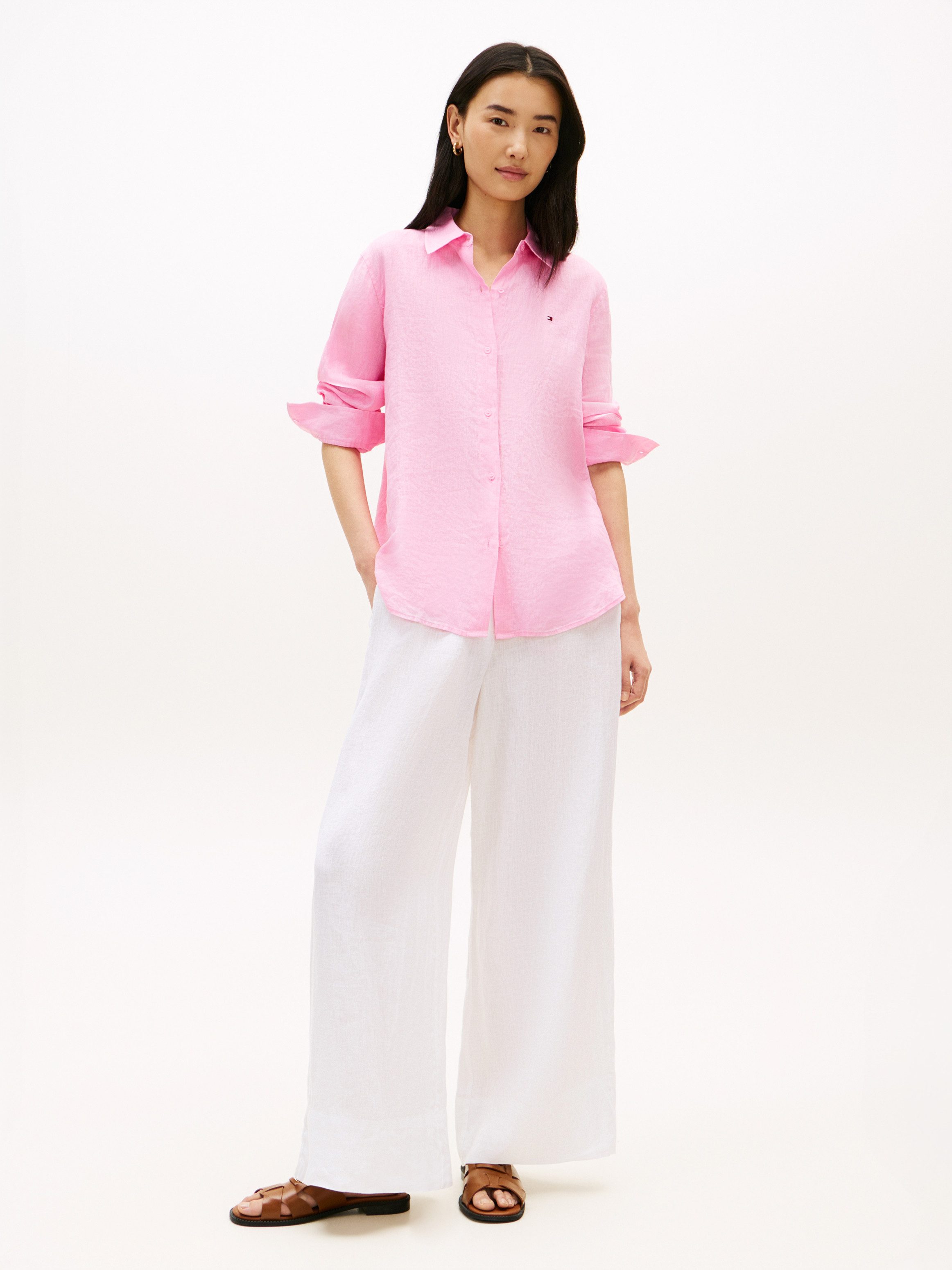 Tommy Hilfiger Hemdbluse ESS LINEN RELAXED SHIRT mit Logostickerei,kühlendes Premium Leinen