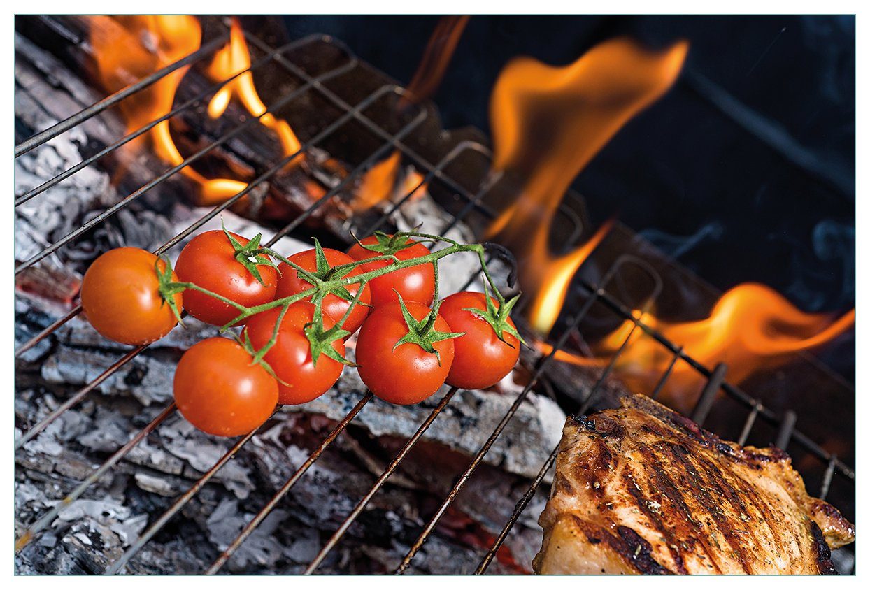 Wallario Küchenrückwand Tomaten und Steak auf einem Grill, (1-tlg)