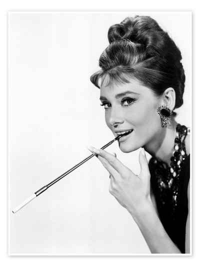 Posterlounge Poster Bridgeman Images, Audrey Hepburn mit Zigarettenspitze, Wohnzimmer Fotografie