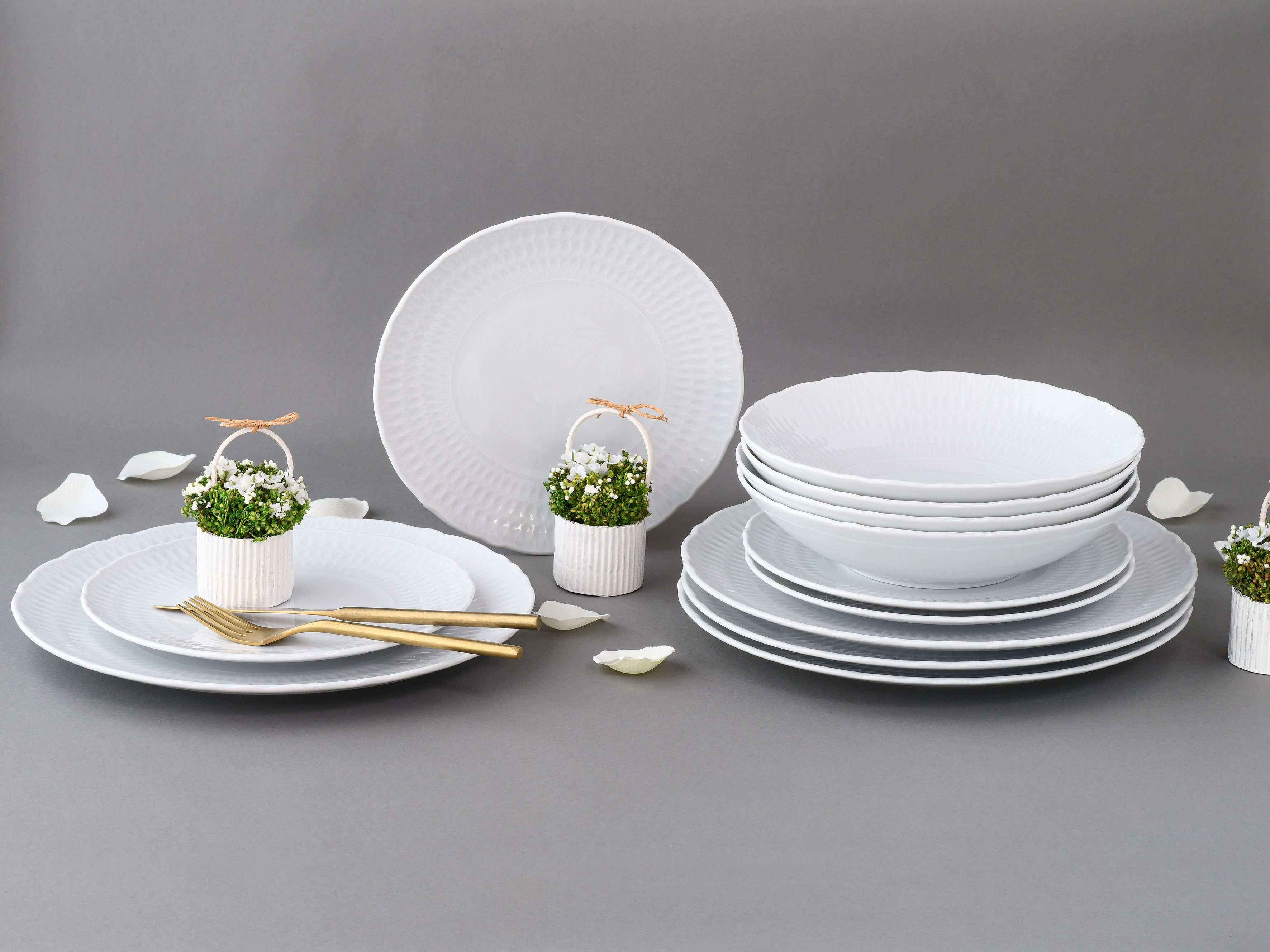 CreaTable Teller-Set Geschirr-Set Sofia (12-tlg), 4 Personen, Porzellan, Service, klassisch elegantes Relief, 12 Teile, für 4 Personen