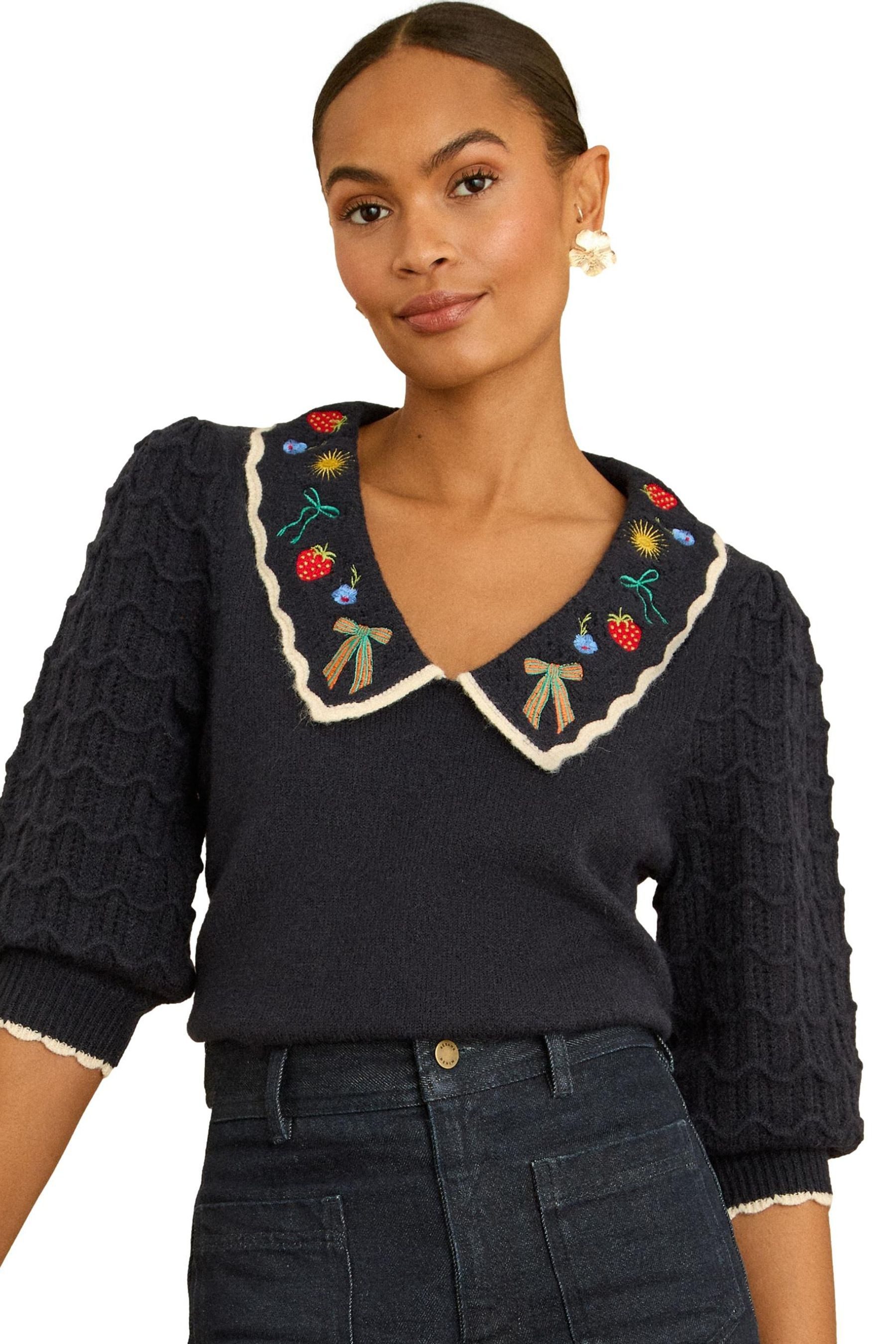 Schlupfbluse Love & Roses Bestickter Pullover mit Kragendetail