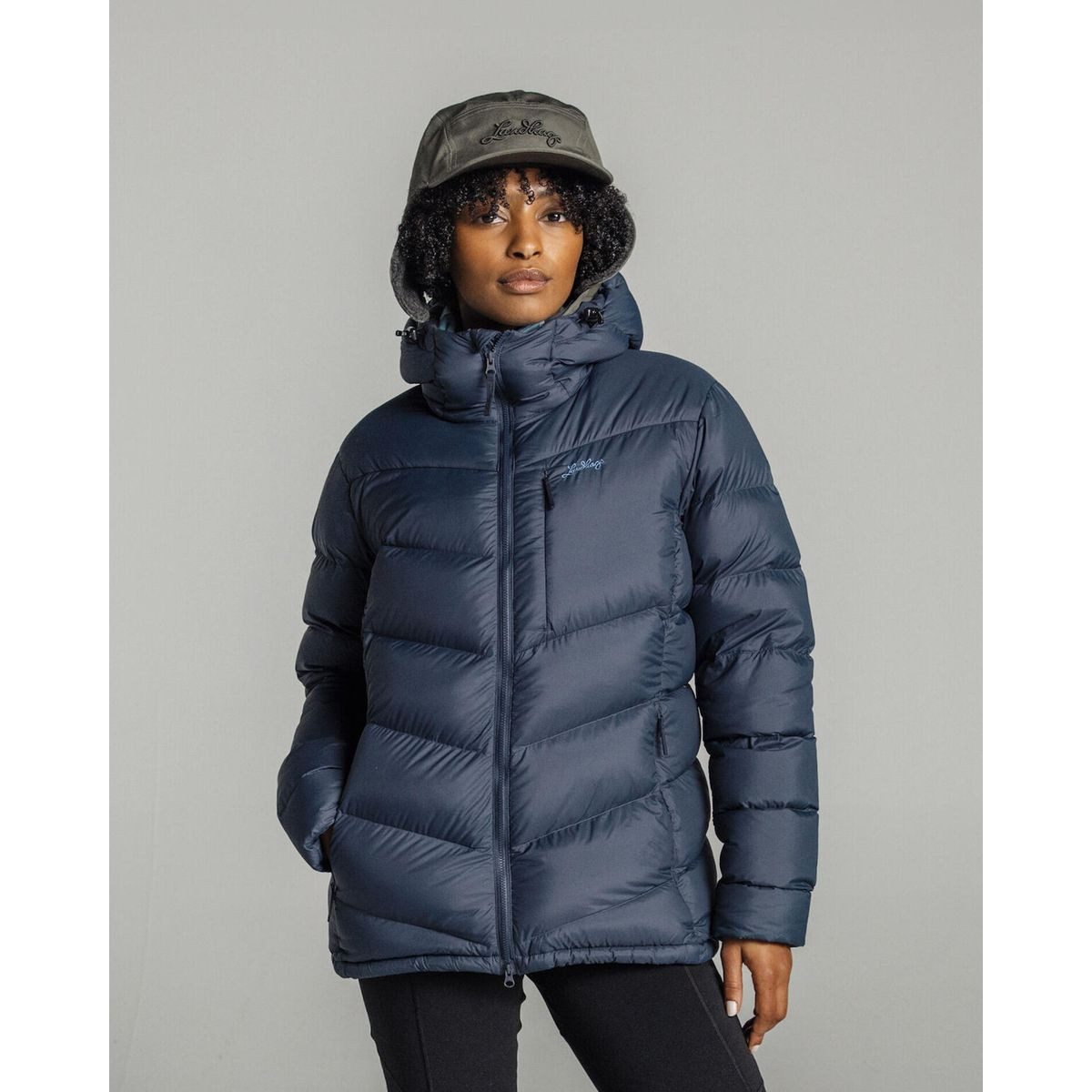 Lundhags Outdoorjacke Fulu Down Hooded Jacket W Perfekte Damenjacke für Wander- und Trekkingtouren, die Wärme