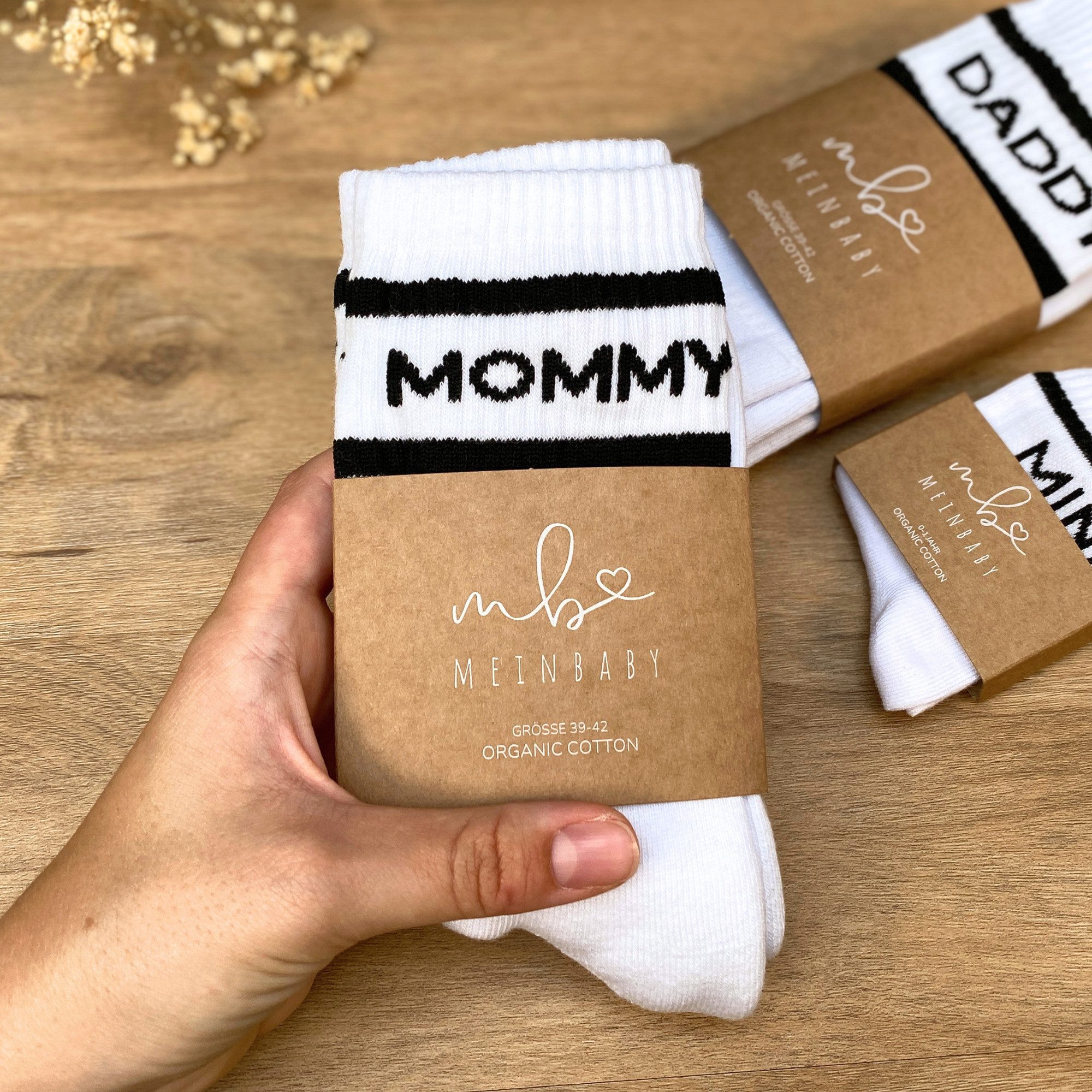 MeinBaby123® Tennissocken Geschenkidee Schwangerschaft & Geburt, Geschenk frischgebackene Mama (Set, 1 Paar Socken inkl. Baumwollsäckchen und Karte) Baby Geschenk, Mama Socken