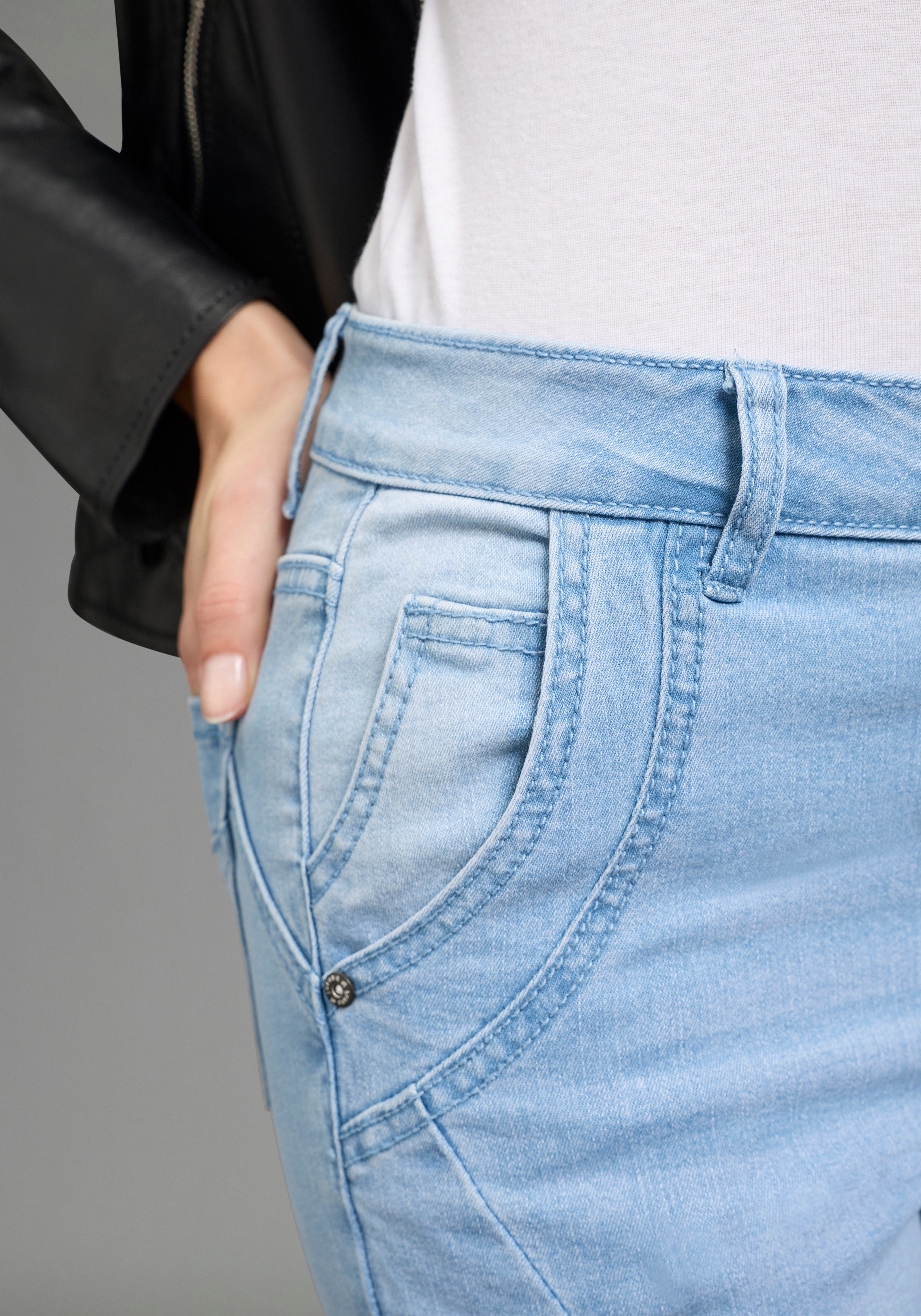 Bruno Banani Skinny-fit-Jeans extraenger Schnitt, normale Leibhöhe, mit Gesäß- und Eingrifftaschen – Bild 3 von 5