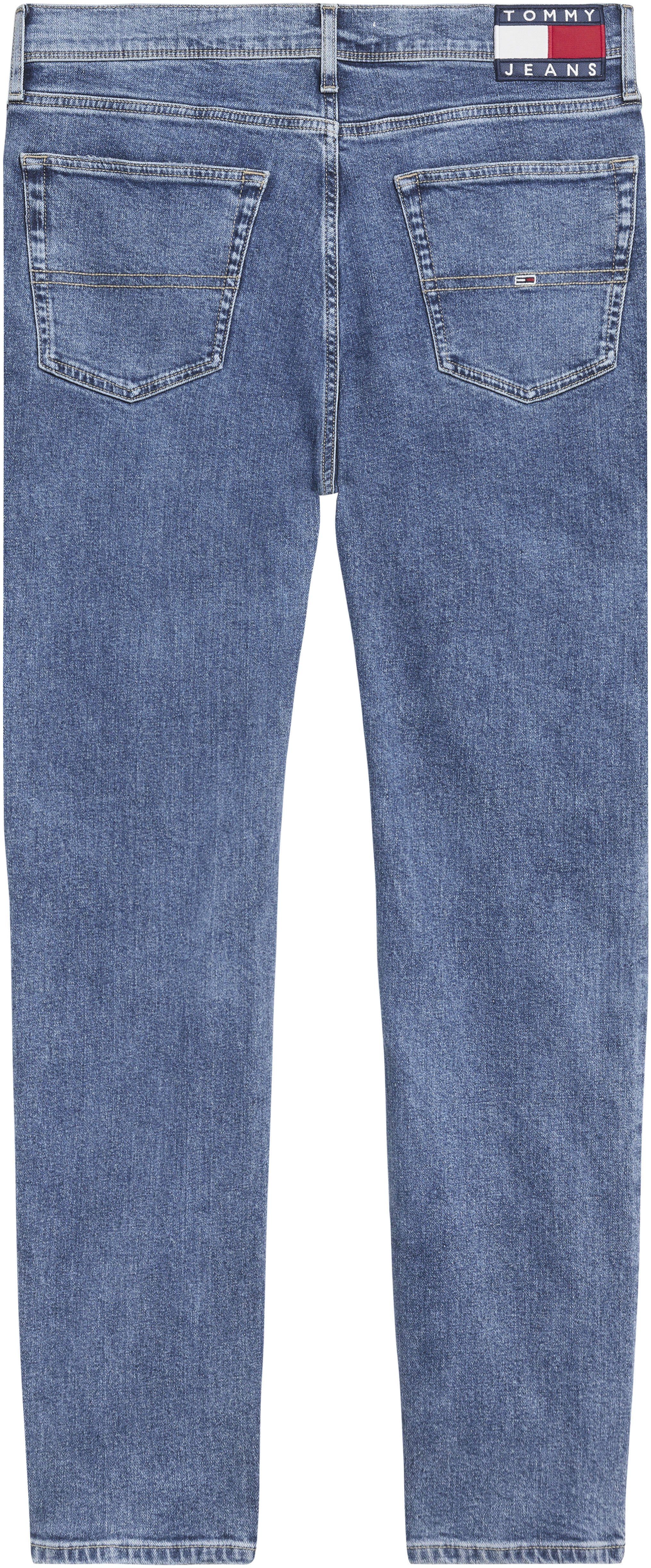 Jeans Tommy BG5017 Logostickerei (1-tlg) mit Jeans Tommy RLXD Relax-fit-Jeans Denim Medium STRGHT ETHAN