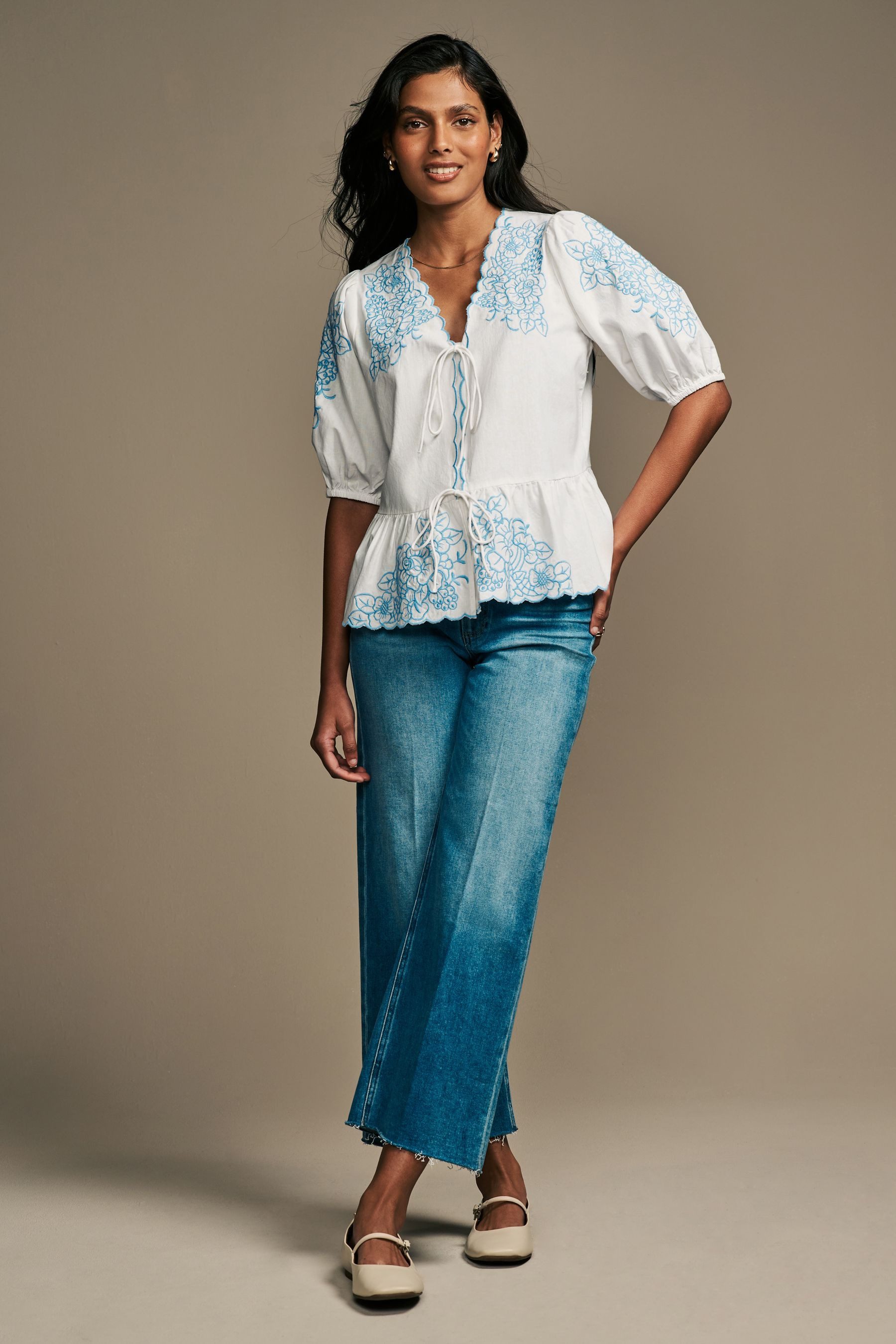 LAURA ASHLEY Blusenshirt Laura Ashley Bluse mit Stickerei + Bindeschleife (1-tlg) – Bild 4 von 4