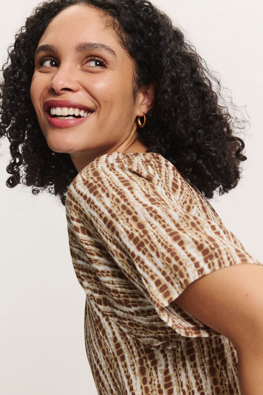 Tranquillo Blusenshirt Bluse Ruuth aus EcoVero™ Viskose Nachhaltige Bluse aus EcoVero Crinkle-Viskose