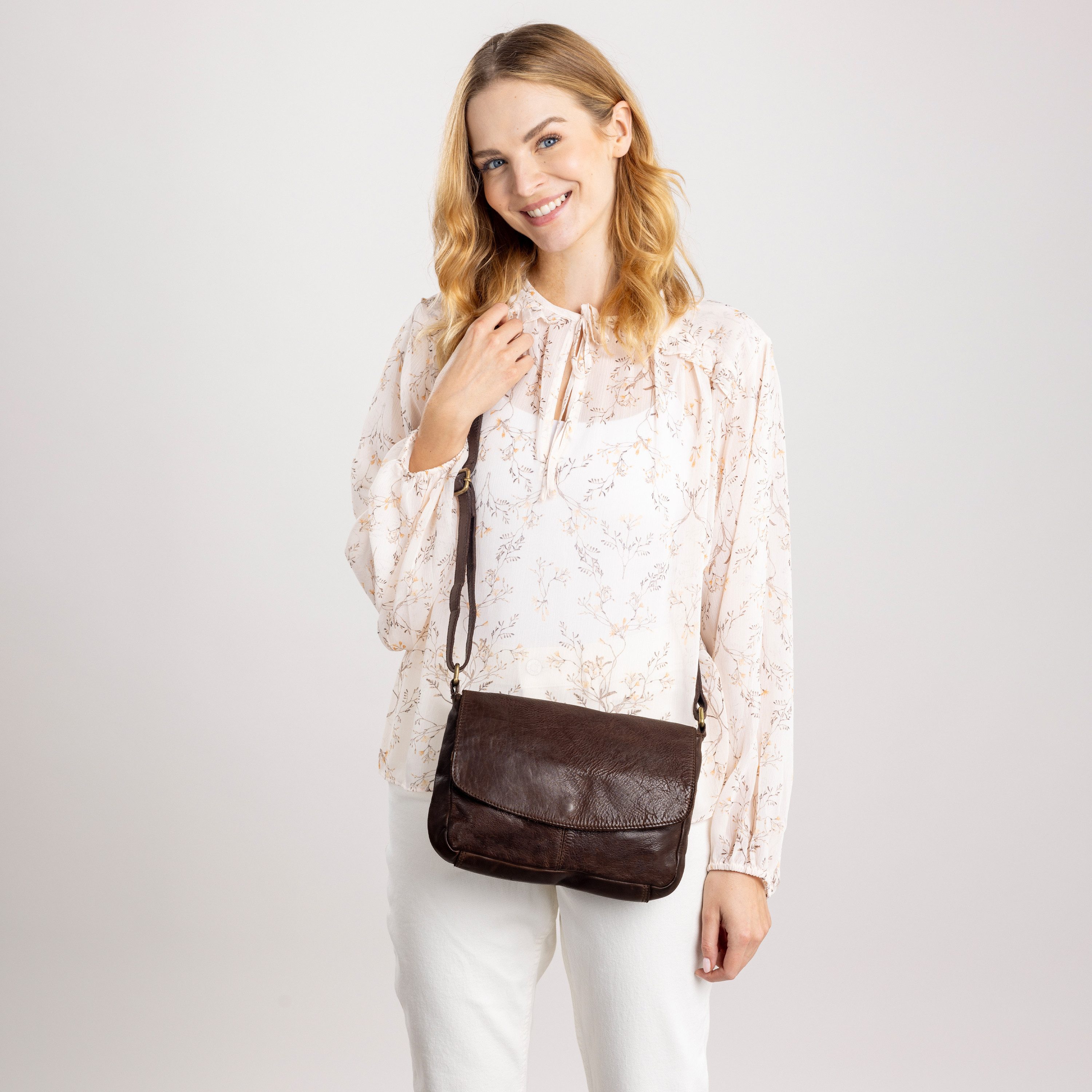 Gusti Leder Umhängetasche Gusti Leder Umhängetasche Maisie (1-tlg)