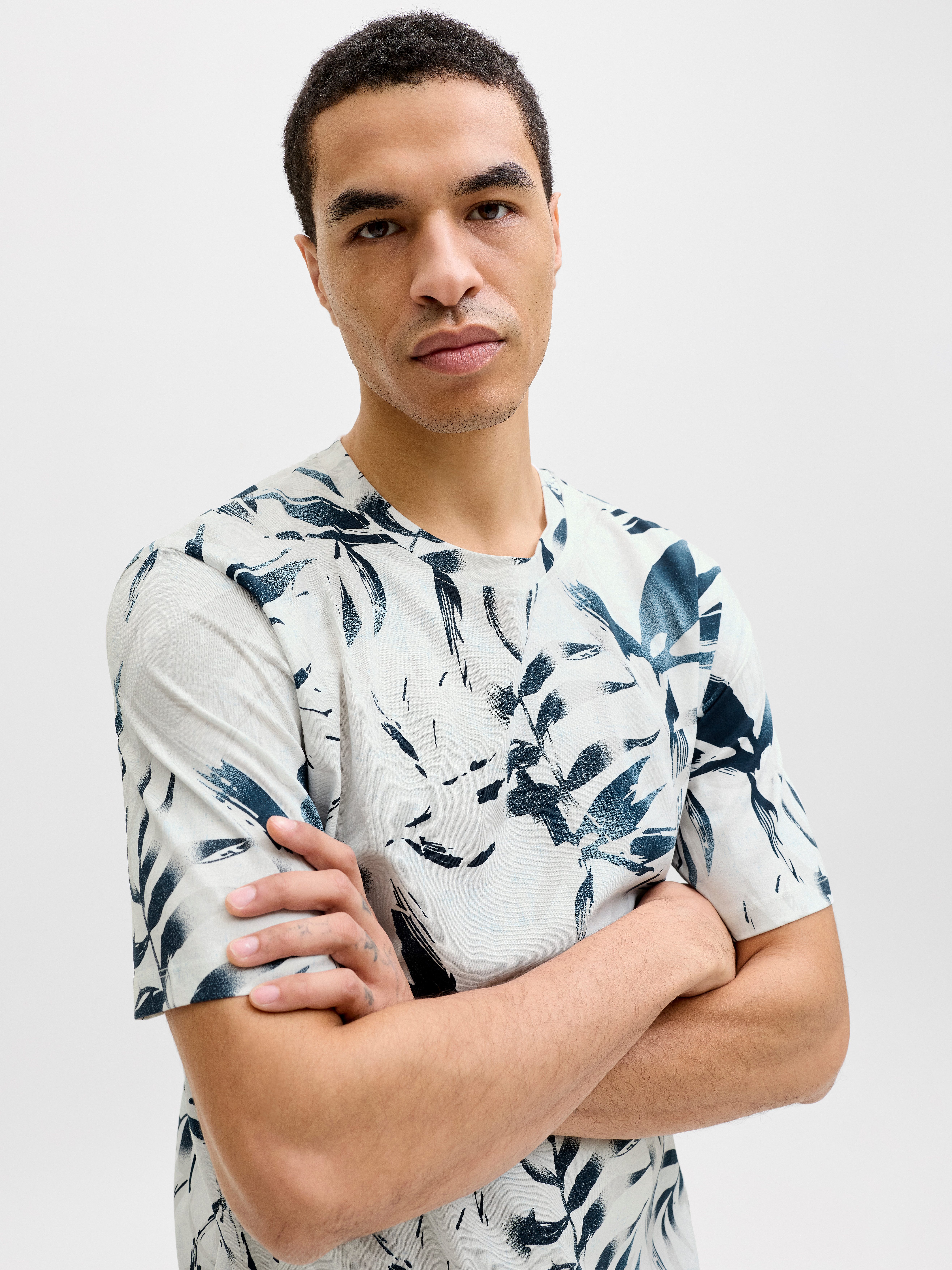 Jack & Jones Rundhalsshirt JJHONOLULU AOP TEE SS CREW NECK Baumwolle, regul günstig online kaufen