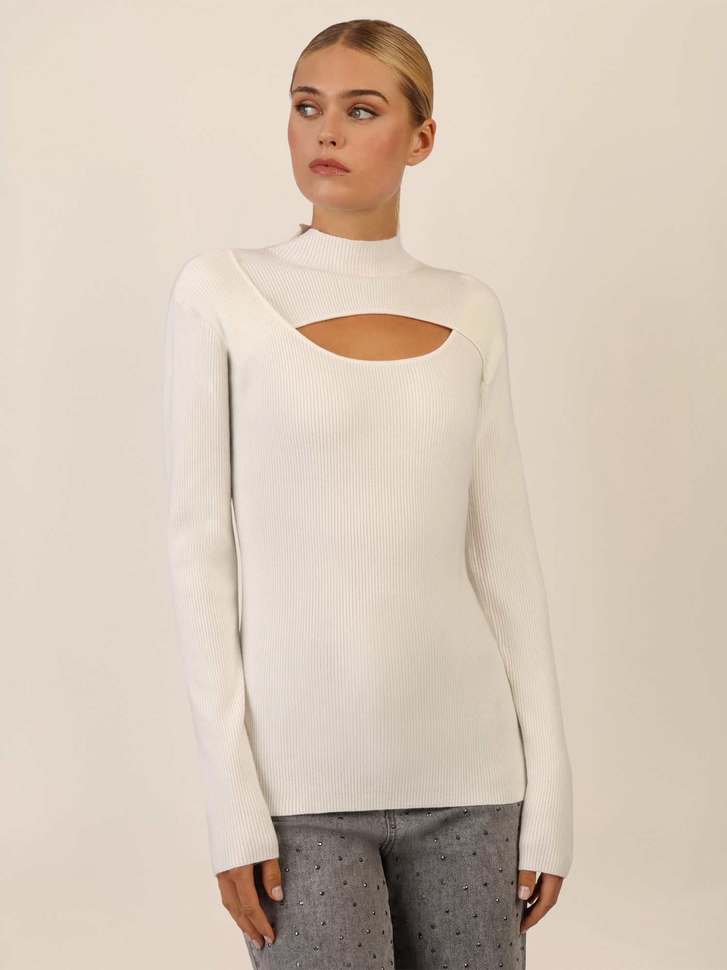 Apart Stehkragenpullover mit Cut-out-Detail