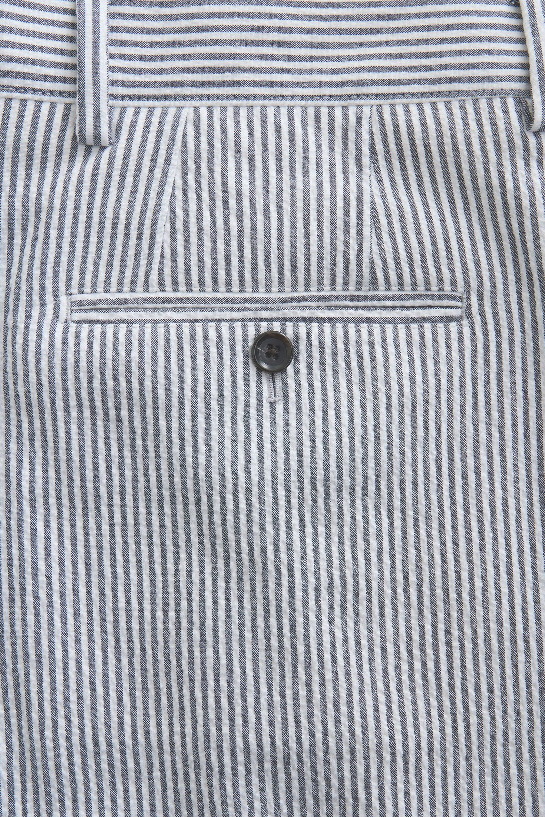 Next Anzughose Relaxed Fit Anzughose mit Seersucker-Streifen (1-tlg)
