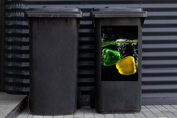 MuchoWow Wandsticker Paprika - Gemüse - Wasser - Schwarz - Rot - Grün - Gelb (1 St), Mülleimer-aufkleber, Mülltonne, Sticker, Container, Abfalbehälter