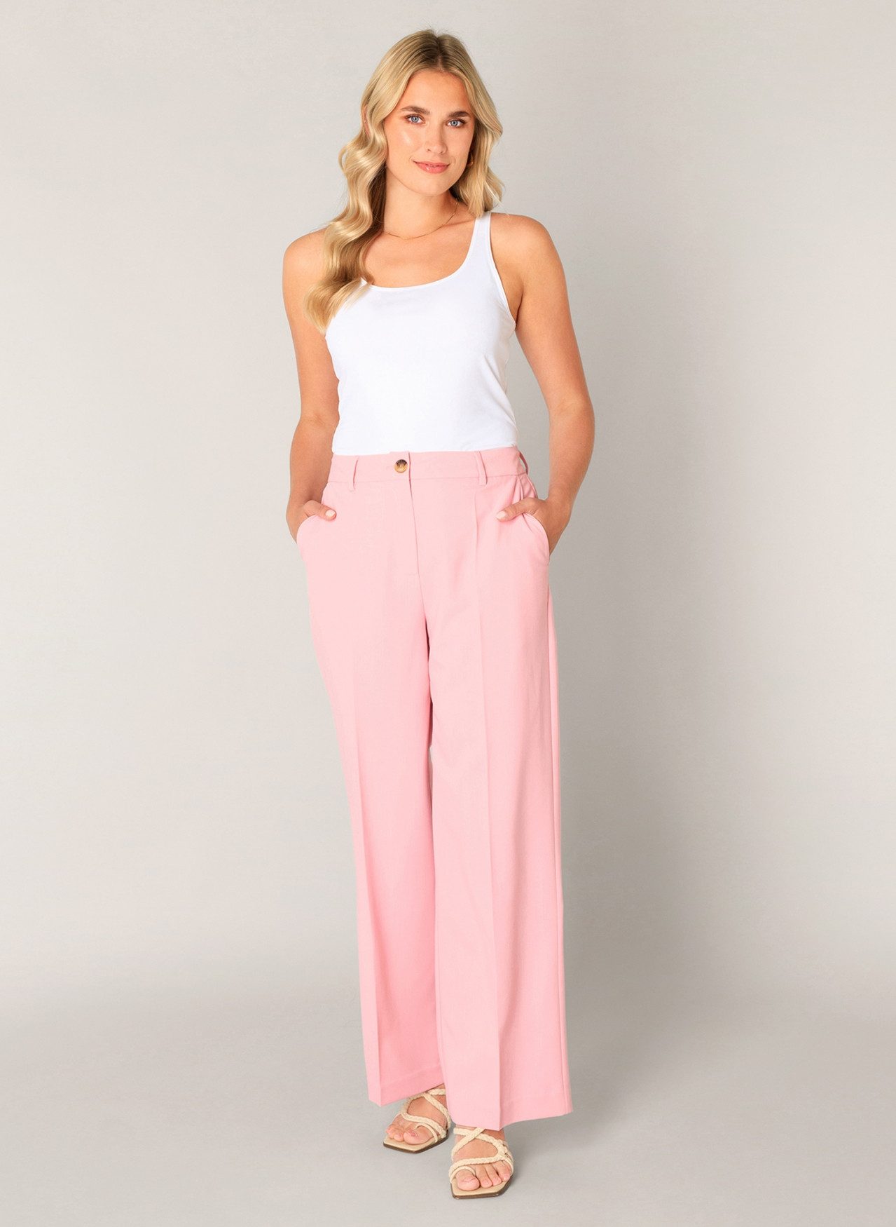 Base Level Bundfaltenhose Yuna mit Bundfalte und weitem Bein
