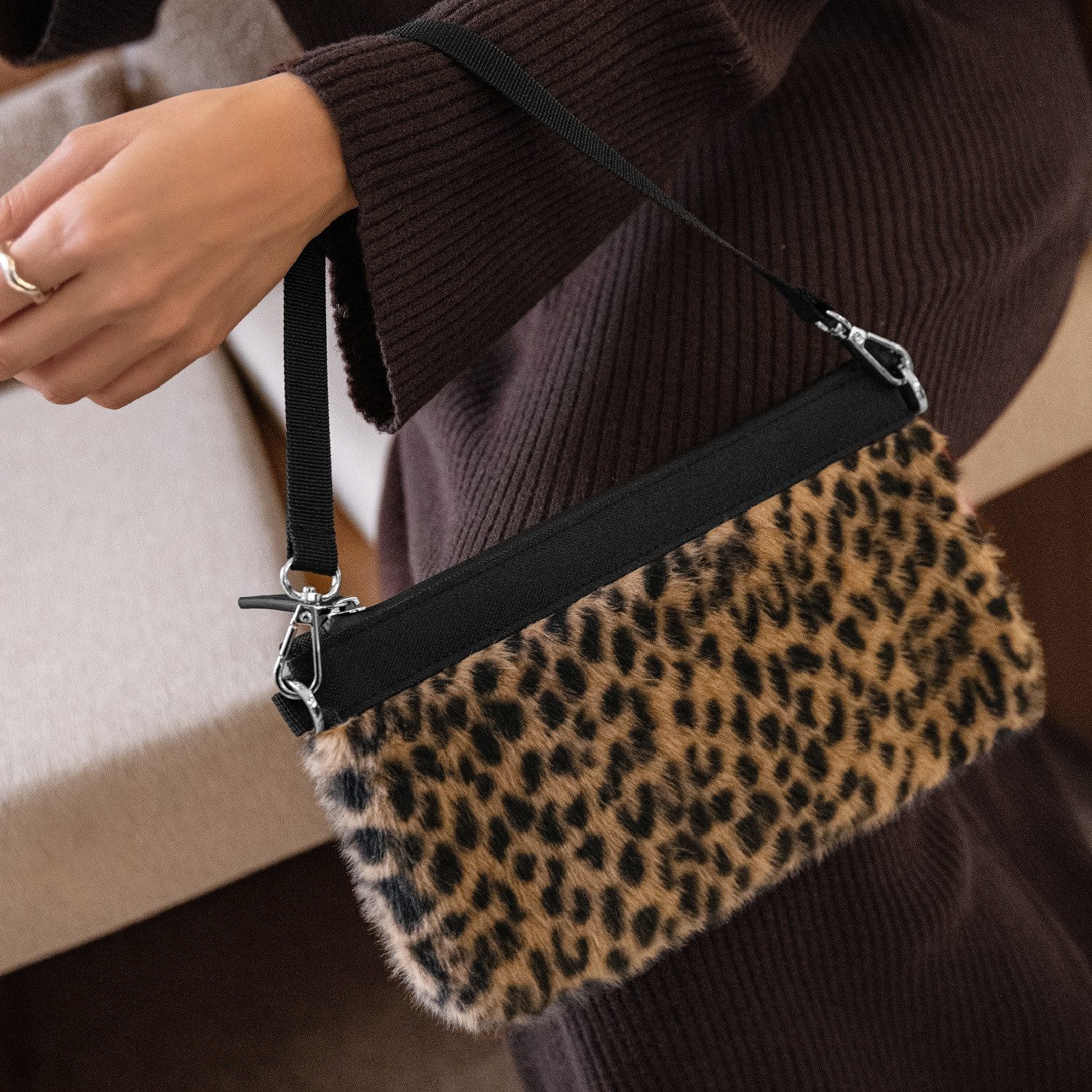 REISENTHEL® Mini Bag mini pouch leo fake fur – Bild 5 von 5