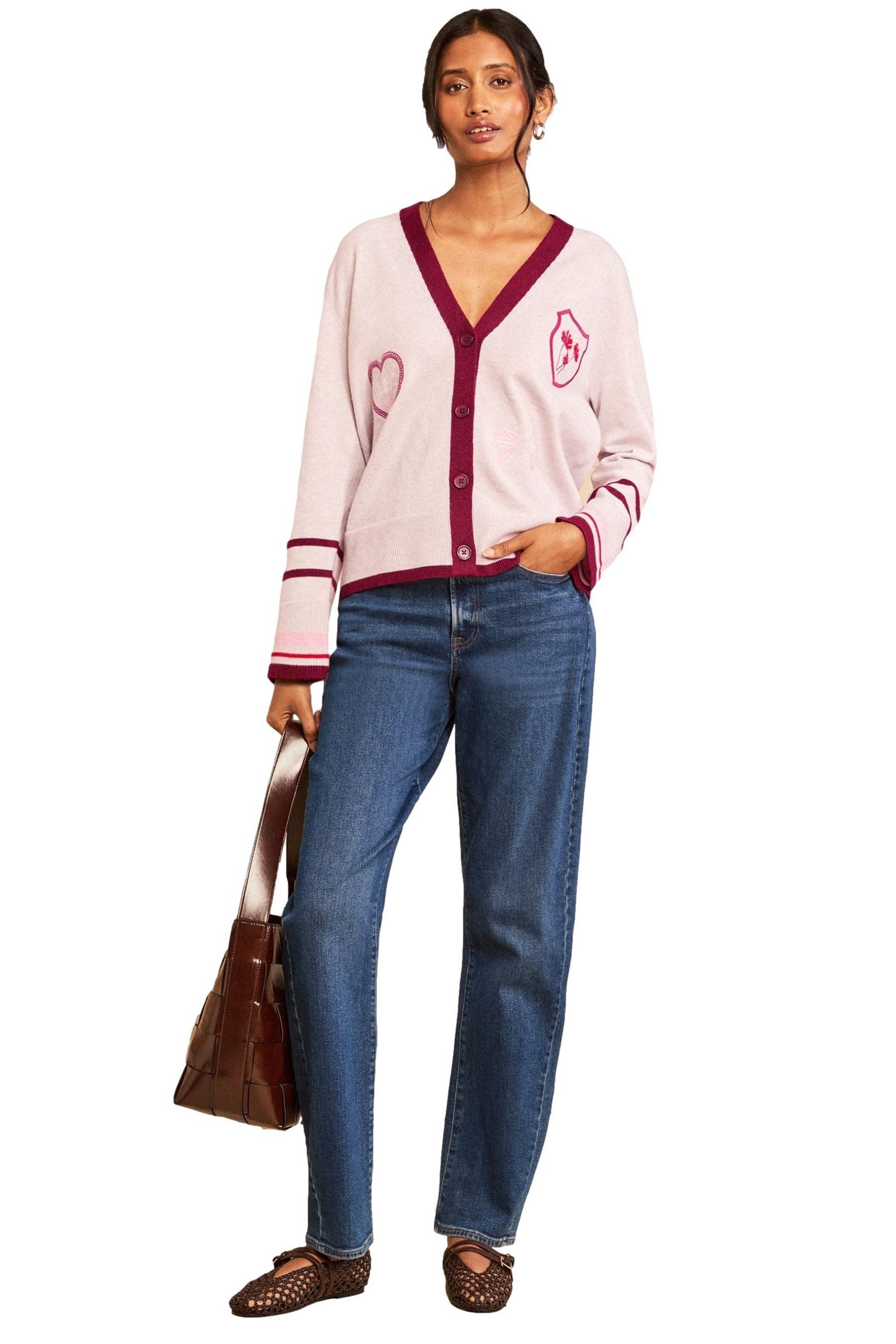 Love & Roses Strickjacke Love & Roses Varsity-Strickjacke mit V-Ausschnitt (1-tlg)