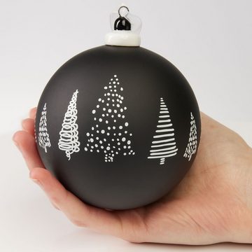 BRUBAKER Weihnachtsbaumkugel Premium Weihnachtskugel - Tannenbäumen Weiß oder Schwarz - Baumkugel (1 St), 10 cm Glas Weihnachtsbaumkugel - Matt und Handbemalt