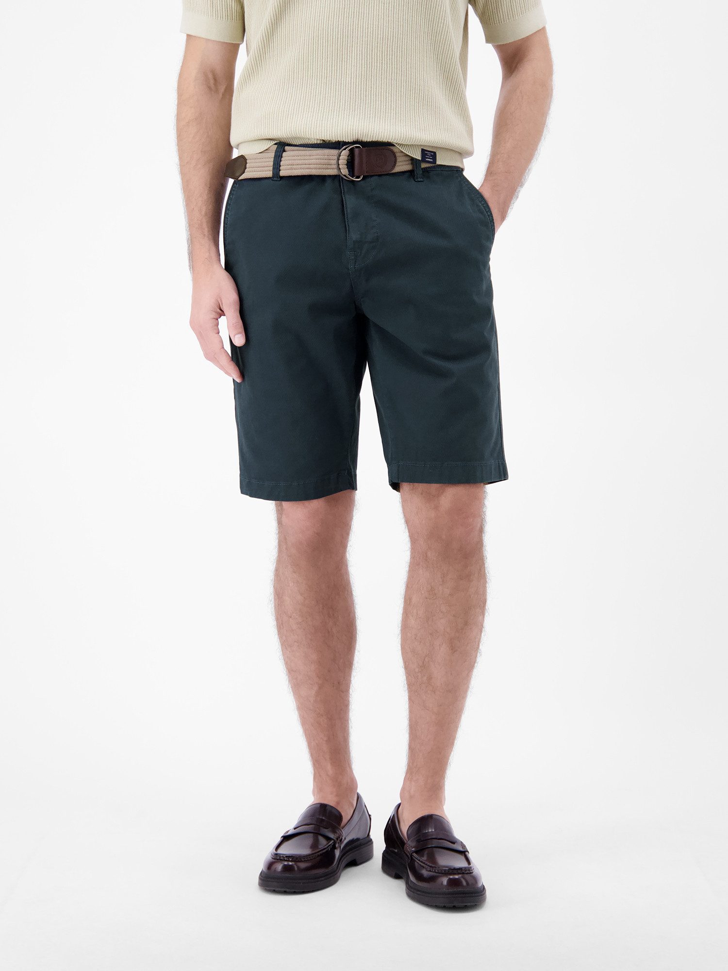 LERROS Chinoshorts Bequeme Chino-Bermuda mit Gürtel und Minimalprint Leichte Sommershorts aus 98% Baumwolle und 2% Elasthan, mit 4 Taschen