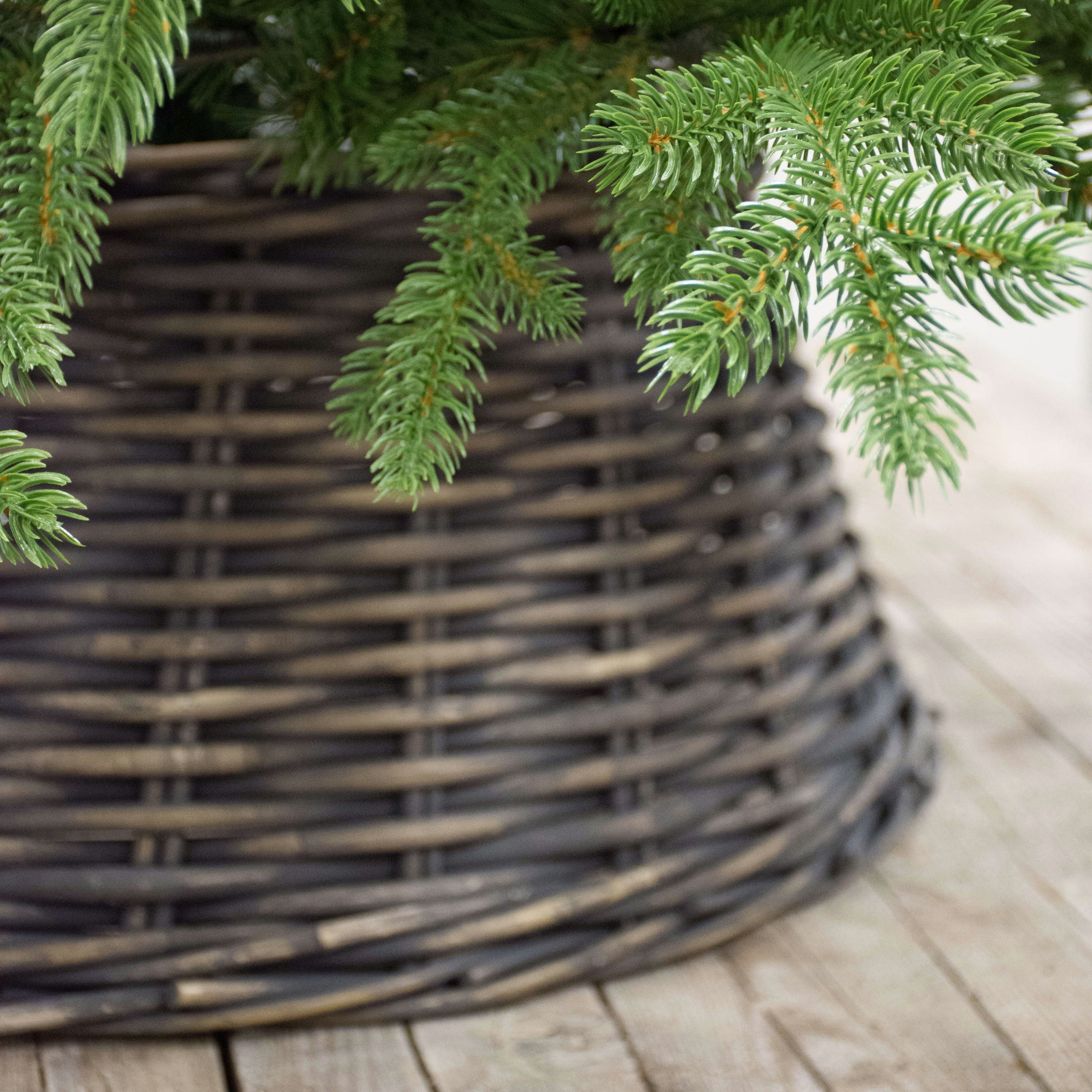 artplants Weihnachtsbaumdecke Weihnachtsbaumkorb Macario aus Rattan, grau, 26cm, Ø65cm