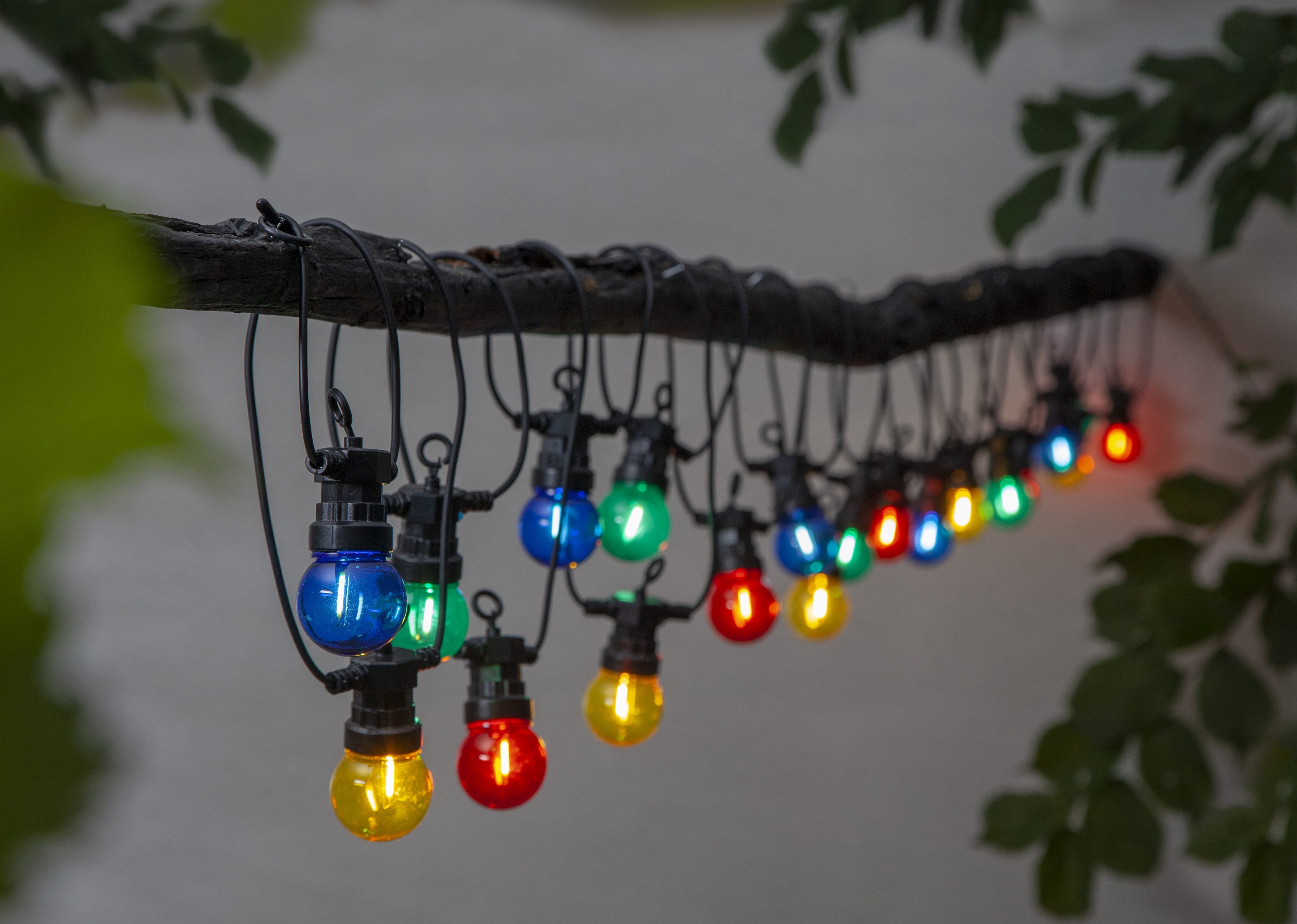 STAR TRADING LED-Lichterkette Circus Small Filament, 20-flammig, ca. 11,5x5 cm, ca. 8,55 m, Länge mit Trafo, outdoor, Vierfarb-Karton