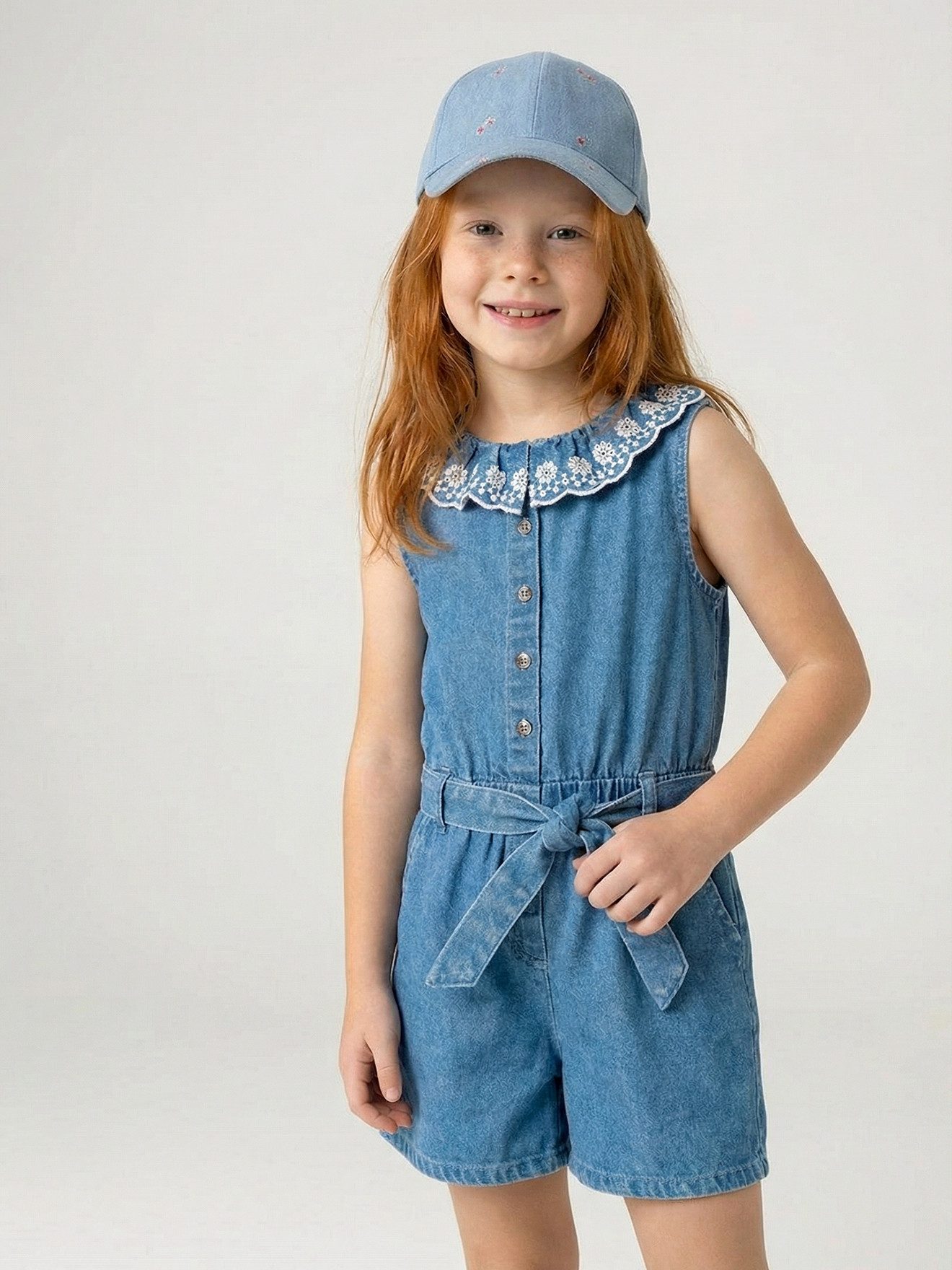 vertbaudet Jumpsuit Kurzoverall Denim bestickter Kragen Mädchen – Bild 4 von 5