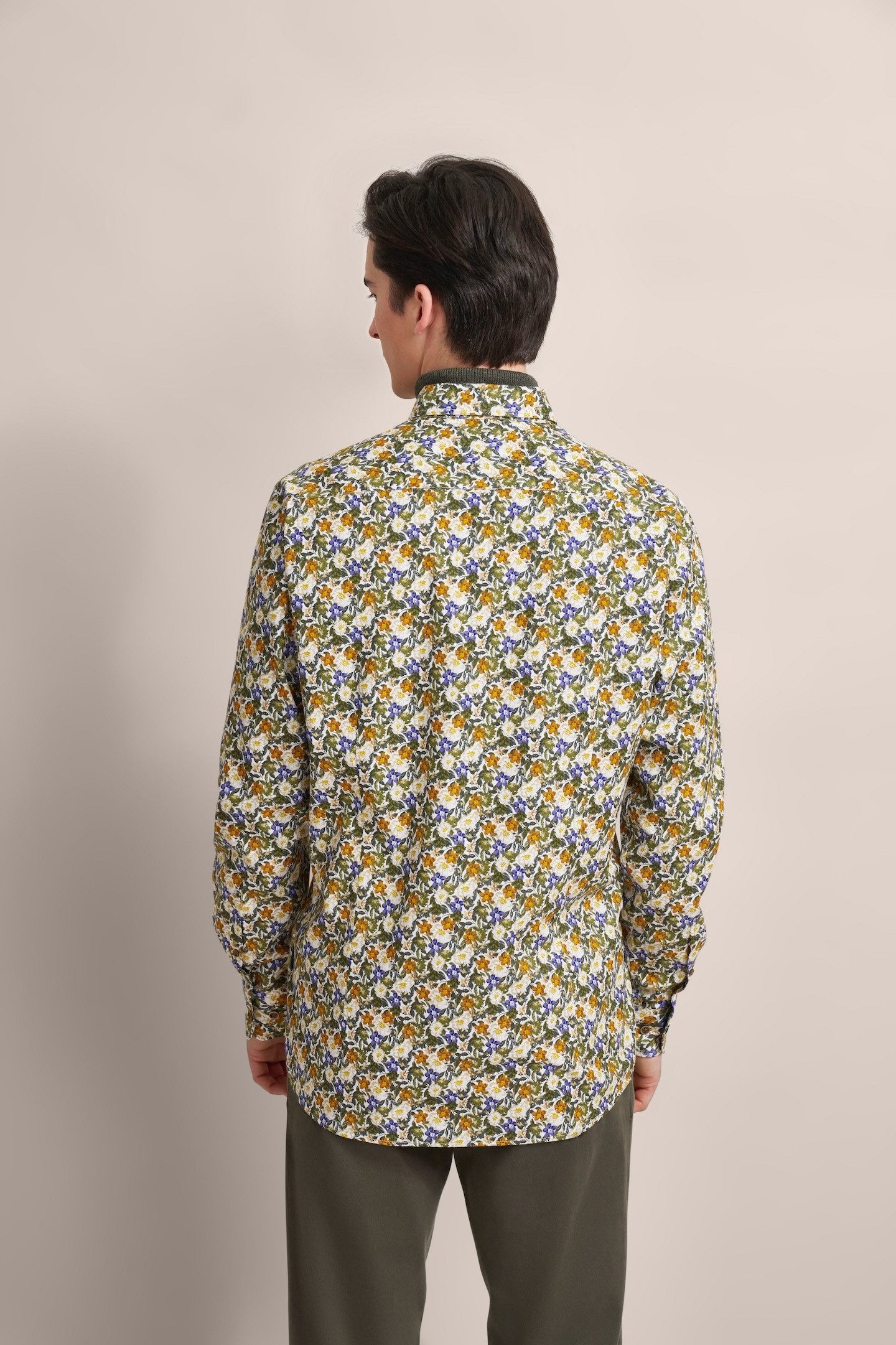 bugatti mit Button-Down-Kragen