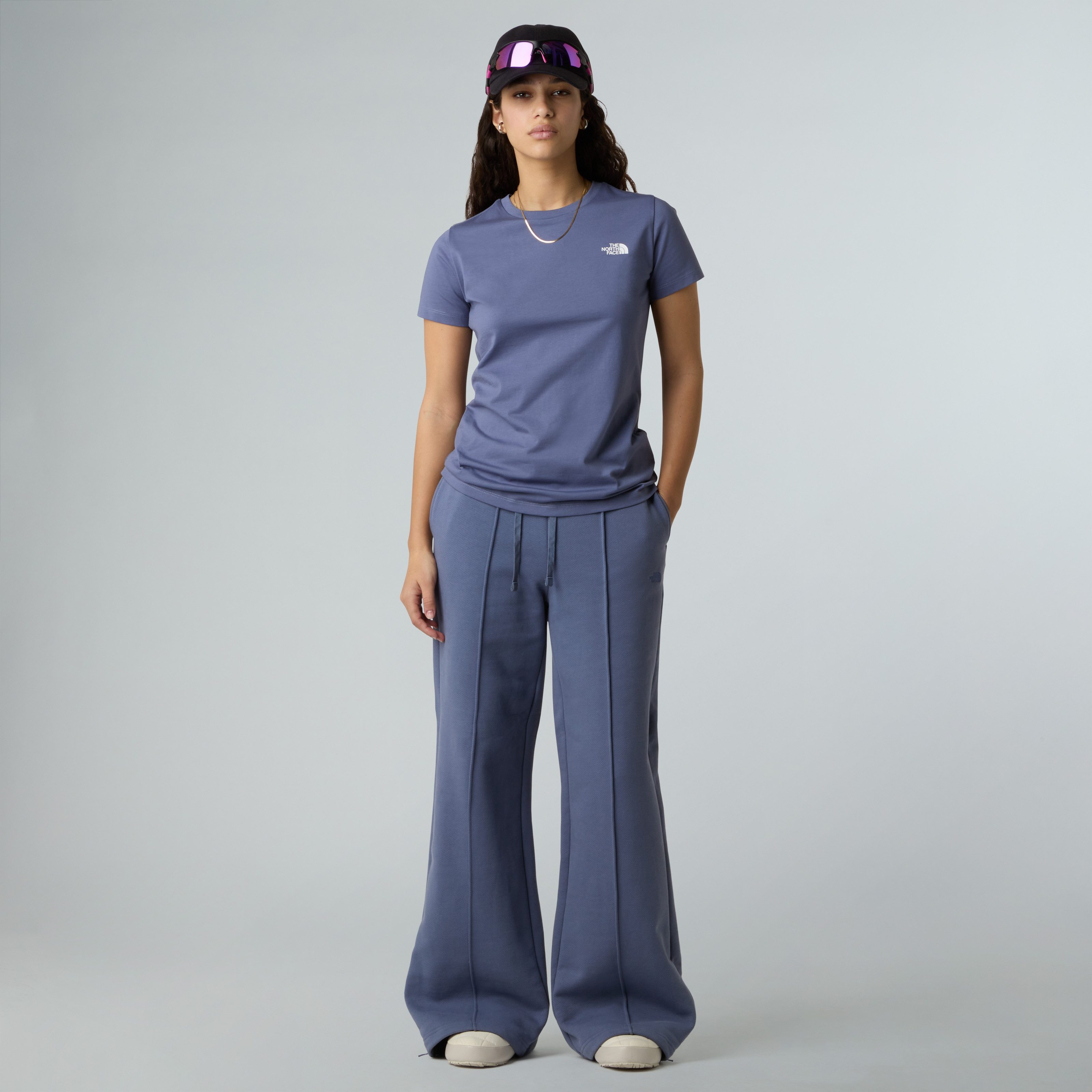 The North Face T-Shirt W S/S SIMPLE DOME SLIM TEE sportlicher Stil, für aktive Freizeit und Outdoor, Logodrucke