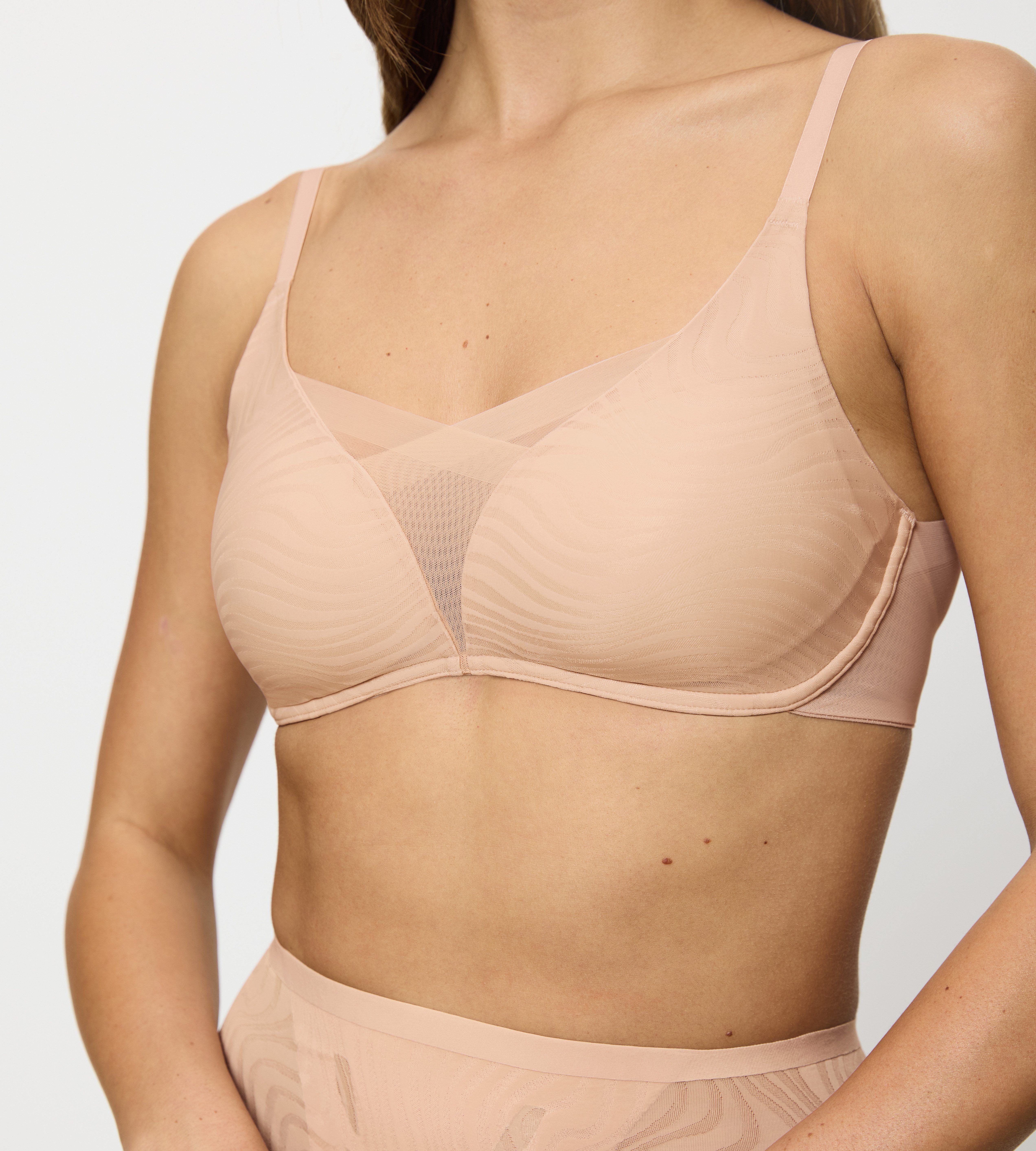 Triumph Bügelloser BH Shape Smart Ellipse glättend, tieferes Dekolleté, wellenförmigen Jacquard-Mesh