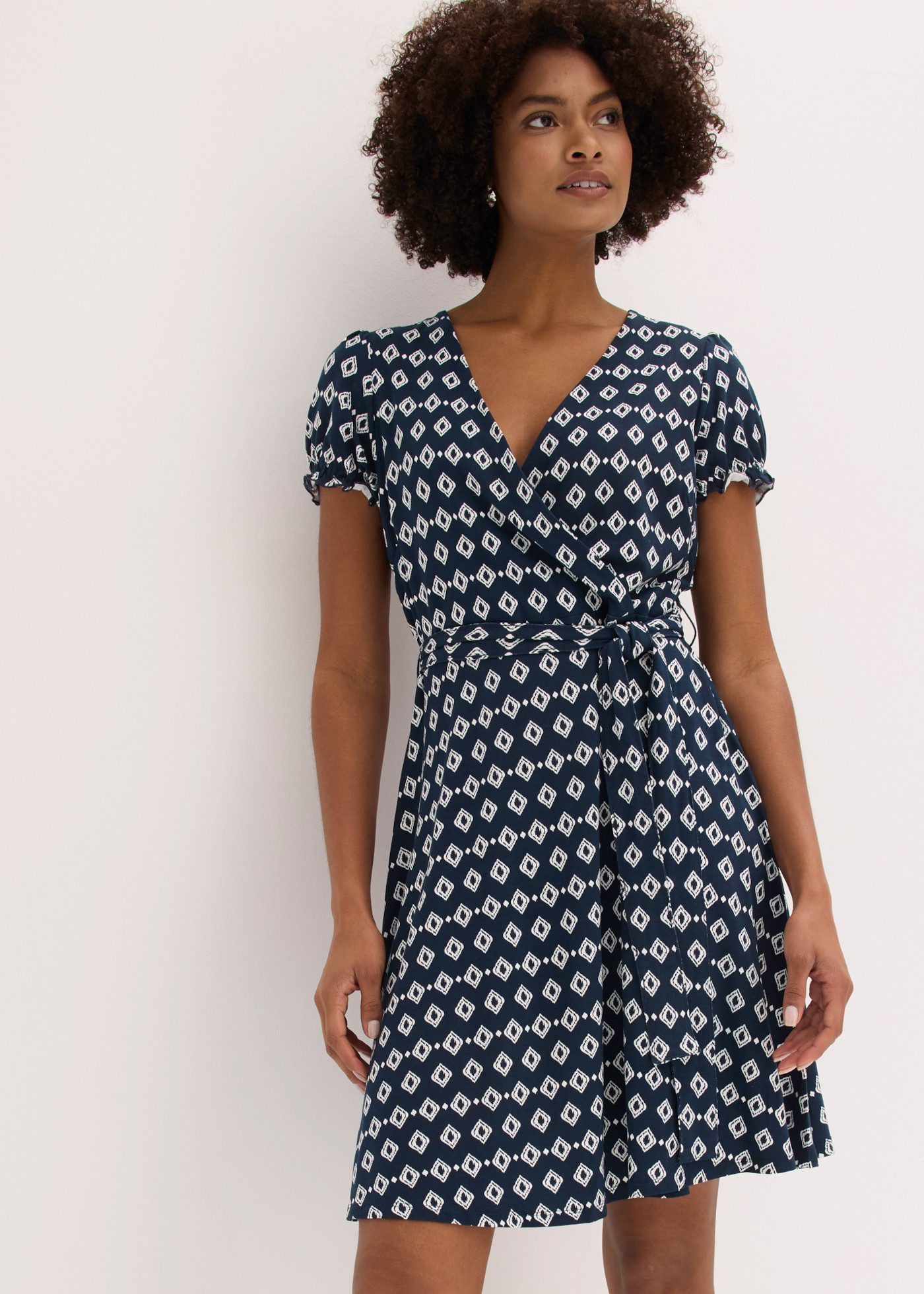 bonprix Jerseykleid ausgestellte Passform, figurumspielendes Design, mit Allover-Print