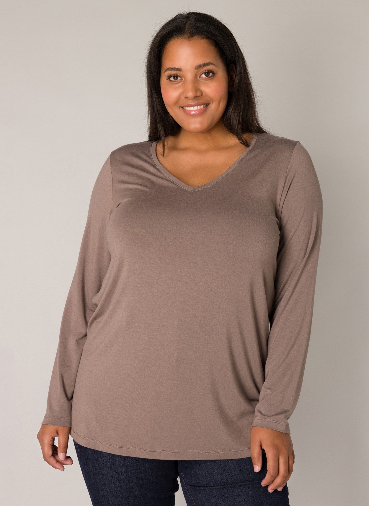 Base Level Curvy Langarmshirt mit V-Ausschnitt günstig online kaufen