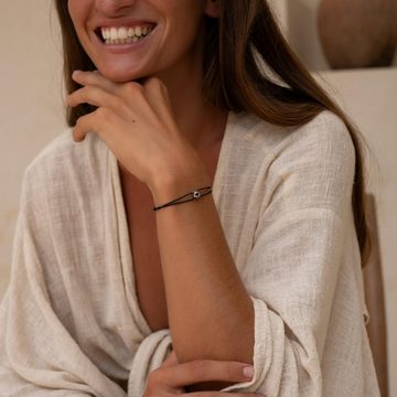 Made by Nami Armband Minimalistisches Herren & Damen Armband Filigran, Handgemacht & Geflochten - 100% Wasserfest & verstellbar