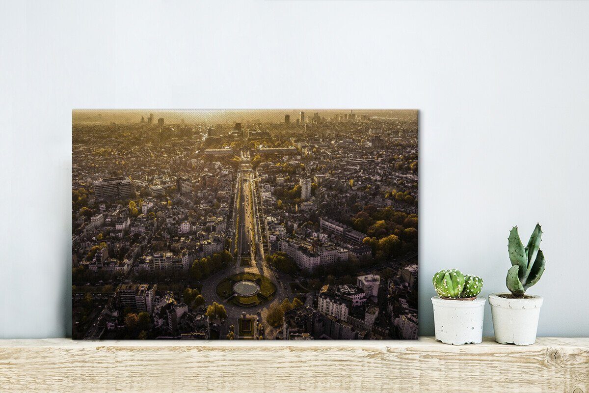 cm Leinwandbilder, St), der 30x20 Belgiens, über Leinwandbild Hauptstadt Aufhängefertig, Wanddeko, Sonnenuntergang (1 Wandbild OneMillionCanvasses®
