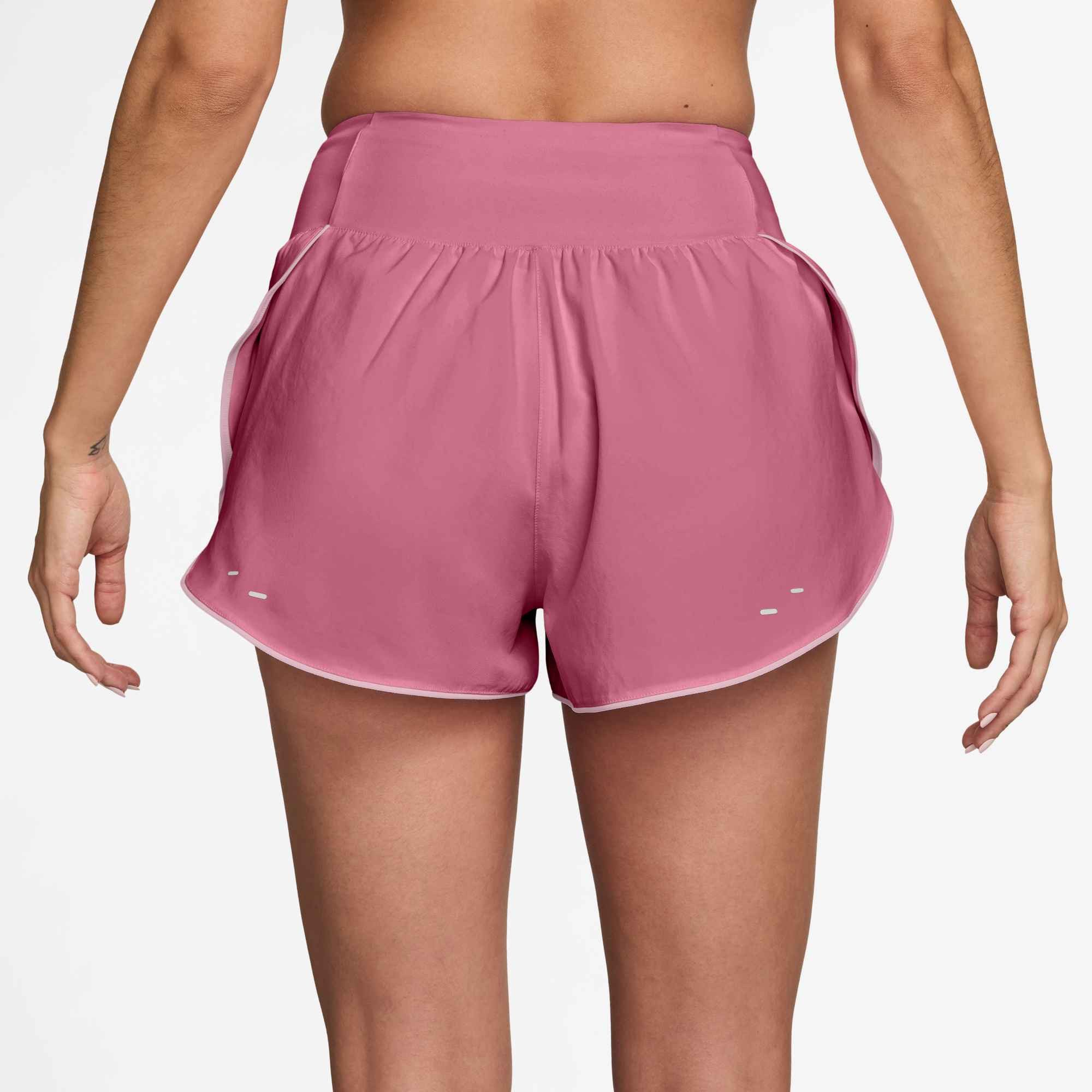 Nike Laufshorts W NK TEMPO FLW SWSH MR DF SHRT mit Dri-FIT-Technologie, aus Polyester