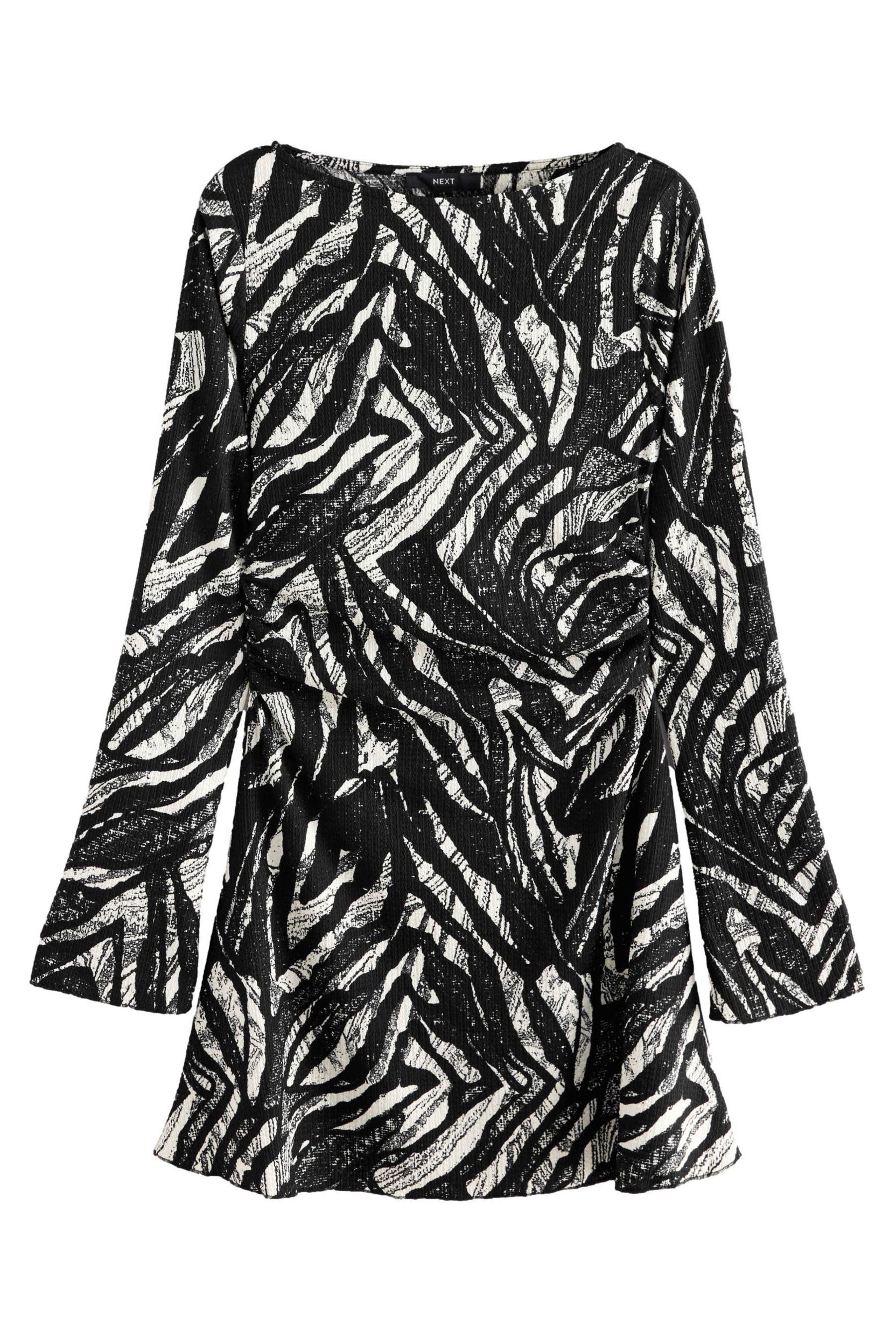Minikleid Gerafftes Minikleid mit langen Ärmeln