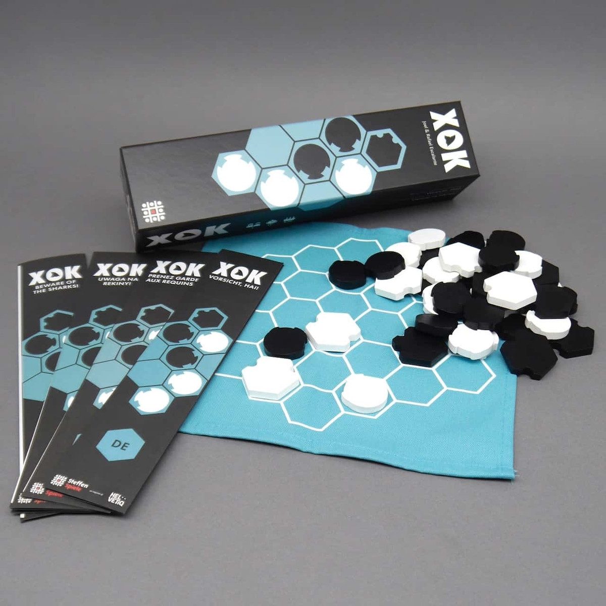 Helvetiq Spiel XOK - Vorsicht, Hai!, Legespiel, Holzspiel