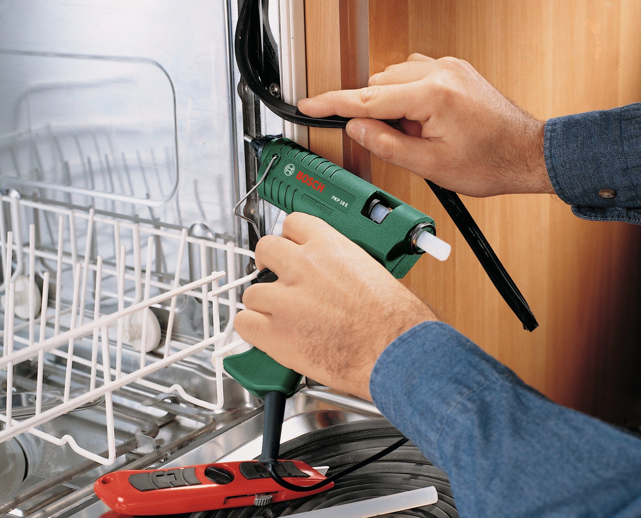 Bosch Home & Garden Heißklebepistole PKP 18 E, (1 extralange Düse, 1 Stick Schmelzkleber)