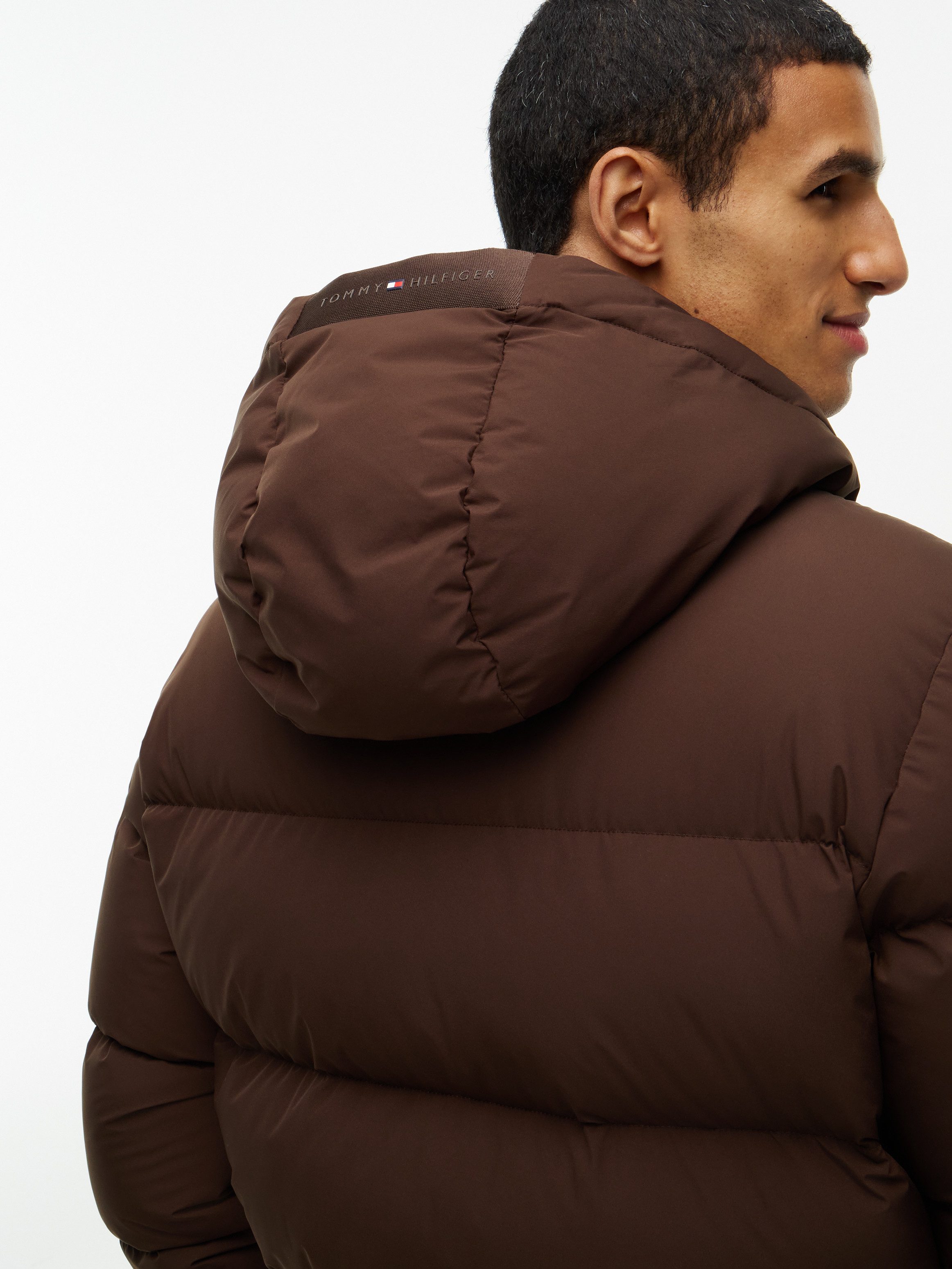 Tommy Hilfiger Daunenjacke DOWN HOODED PUFFER JKT mit Logo-Patch, mit Kapuze, mit Daunenfüllung – Bild 3 von 5