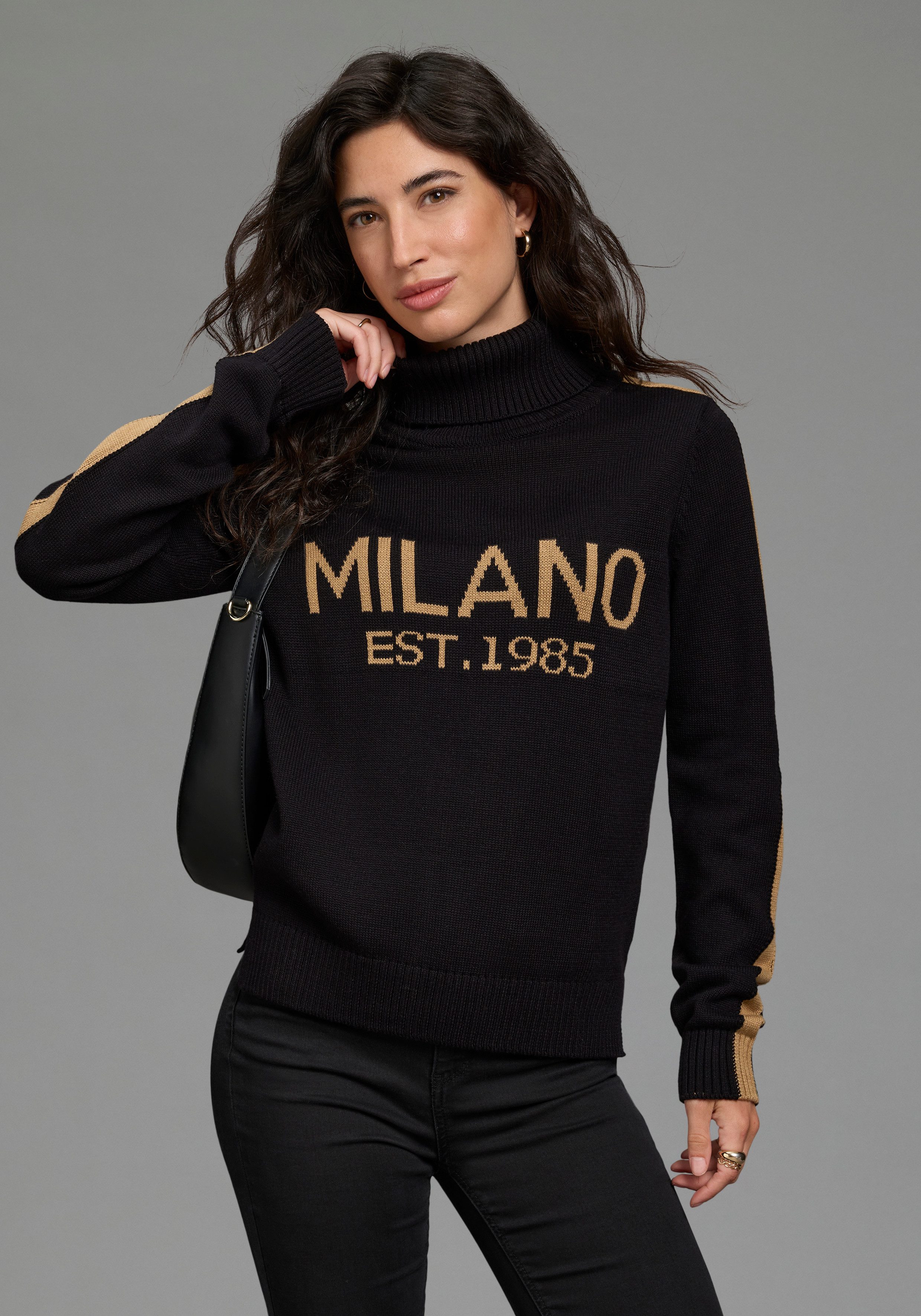Laura Scott Strickpullover mit Rollkragen, figurumspielende Passform mit Kontraststreifen und Schriftzug. € 39,99, (€ 39,99 pro 1 Stk).