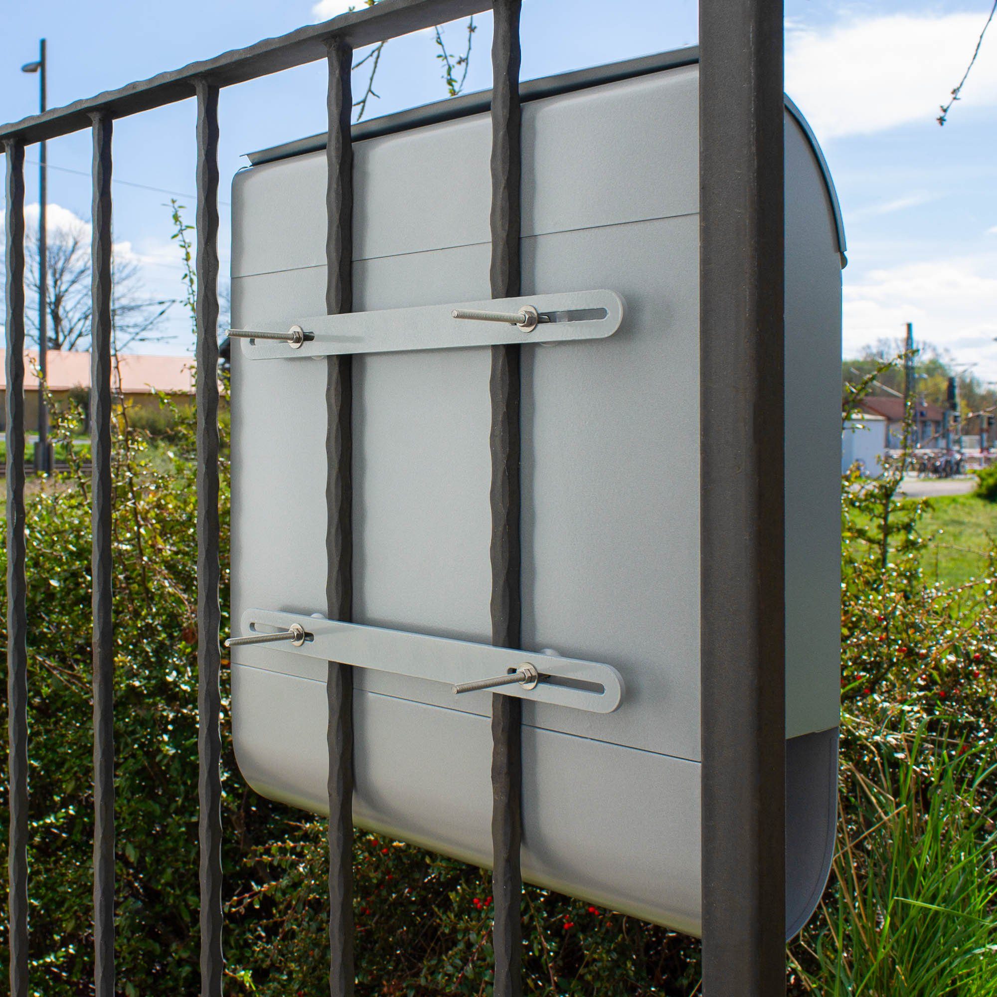 banjado Briefkastenhalterung Befestigungsset für Briefkästen, (Set, 2-tlg., universal, Zaunhalterung)