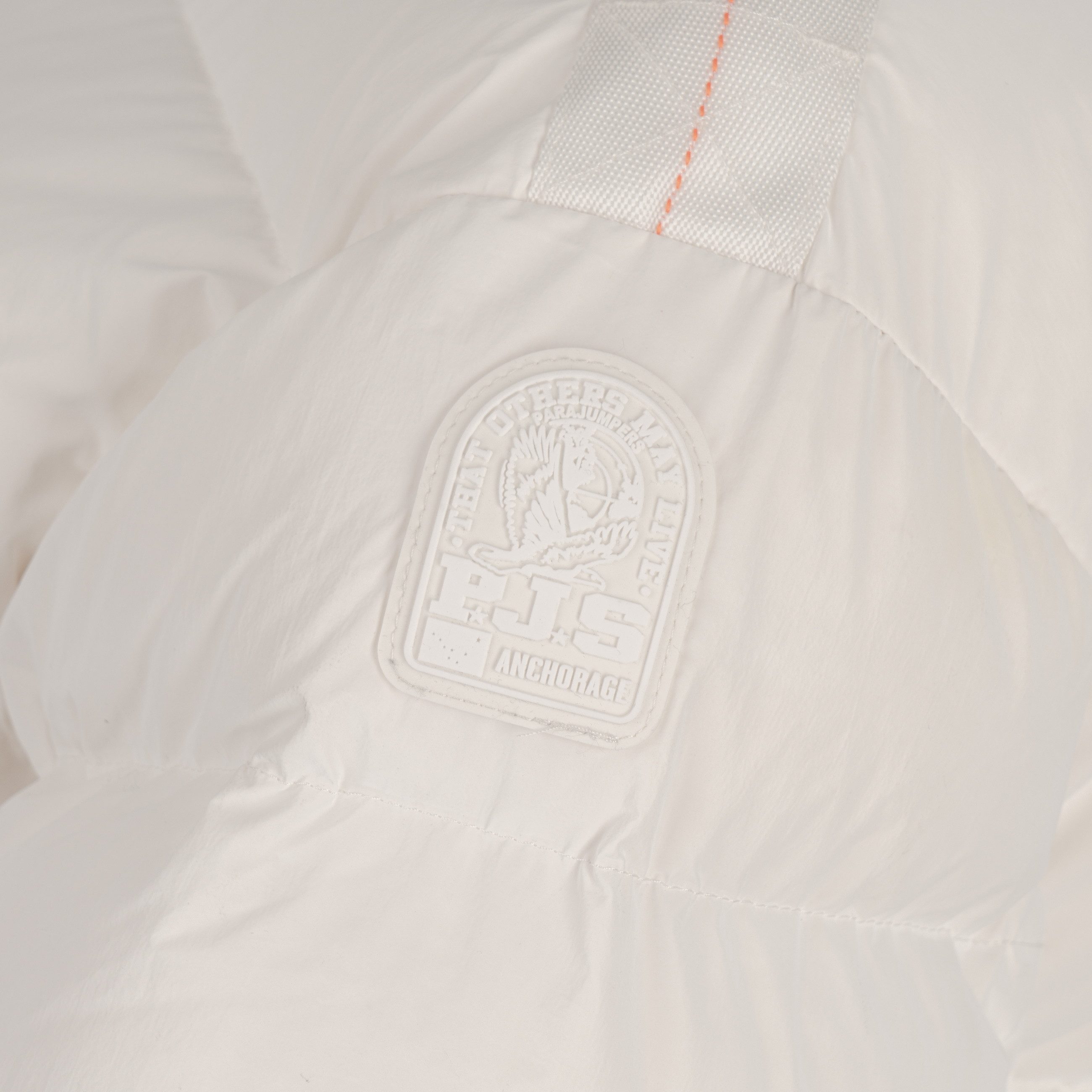 Parajumpers Daunenjacke Parajumpers PJS Damen Limited Edition PIA – frosted-matt, Weiss Frosted-Matte Look: laminierte Front mit samtigem Matt-Finish