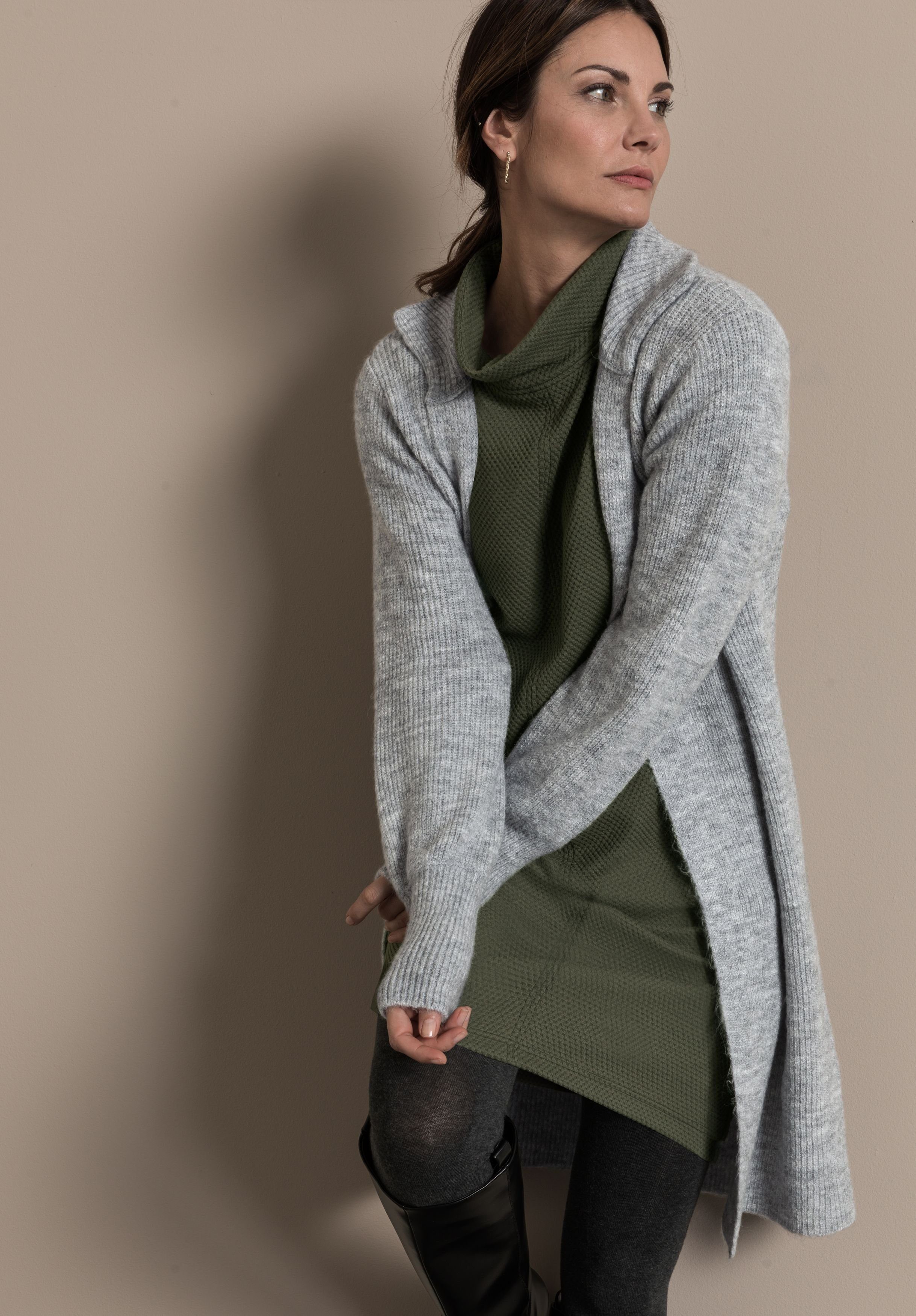 bianca Kapuzenstrickjacke