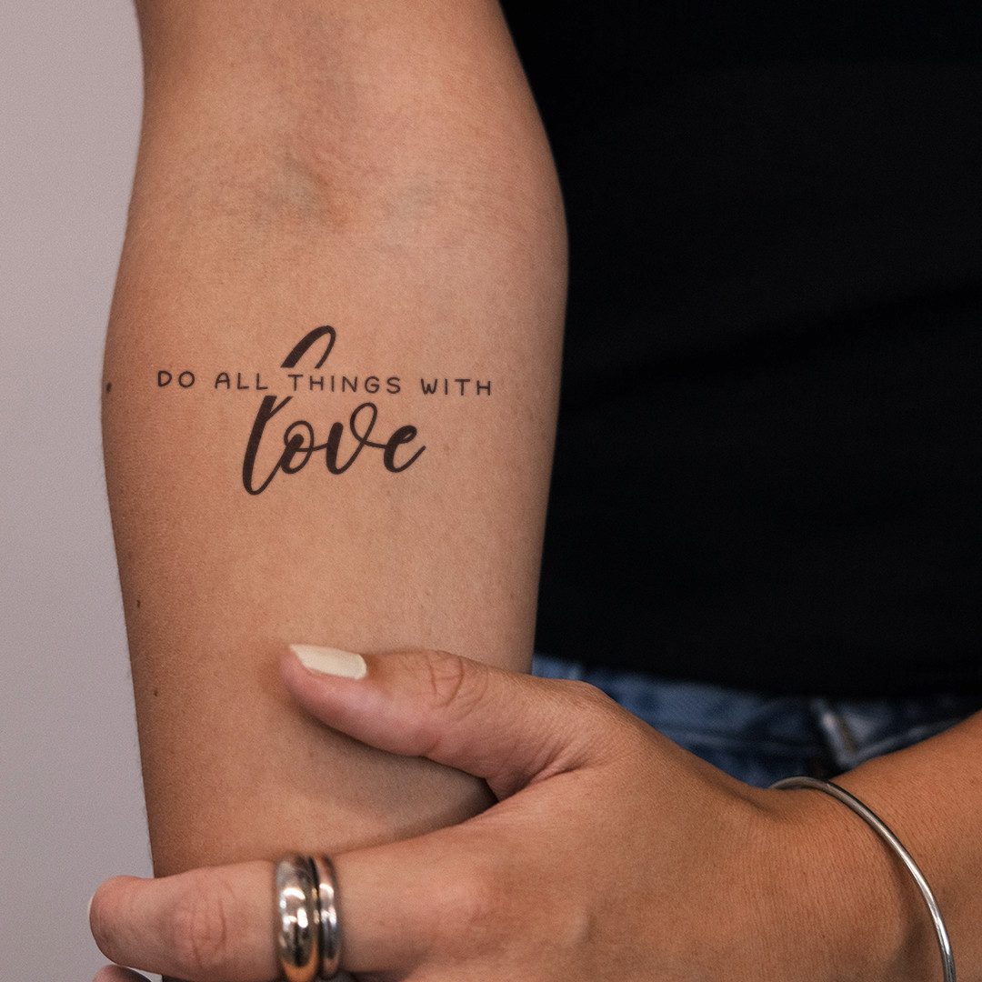 Inkster Schmuck-Tattoo do all things with love Tattoo, wasserfestes temporäres Tattoo, 2 Wochen Halt