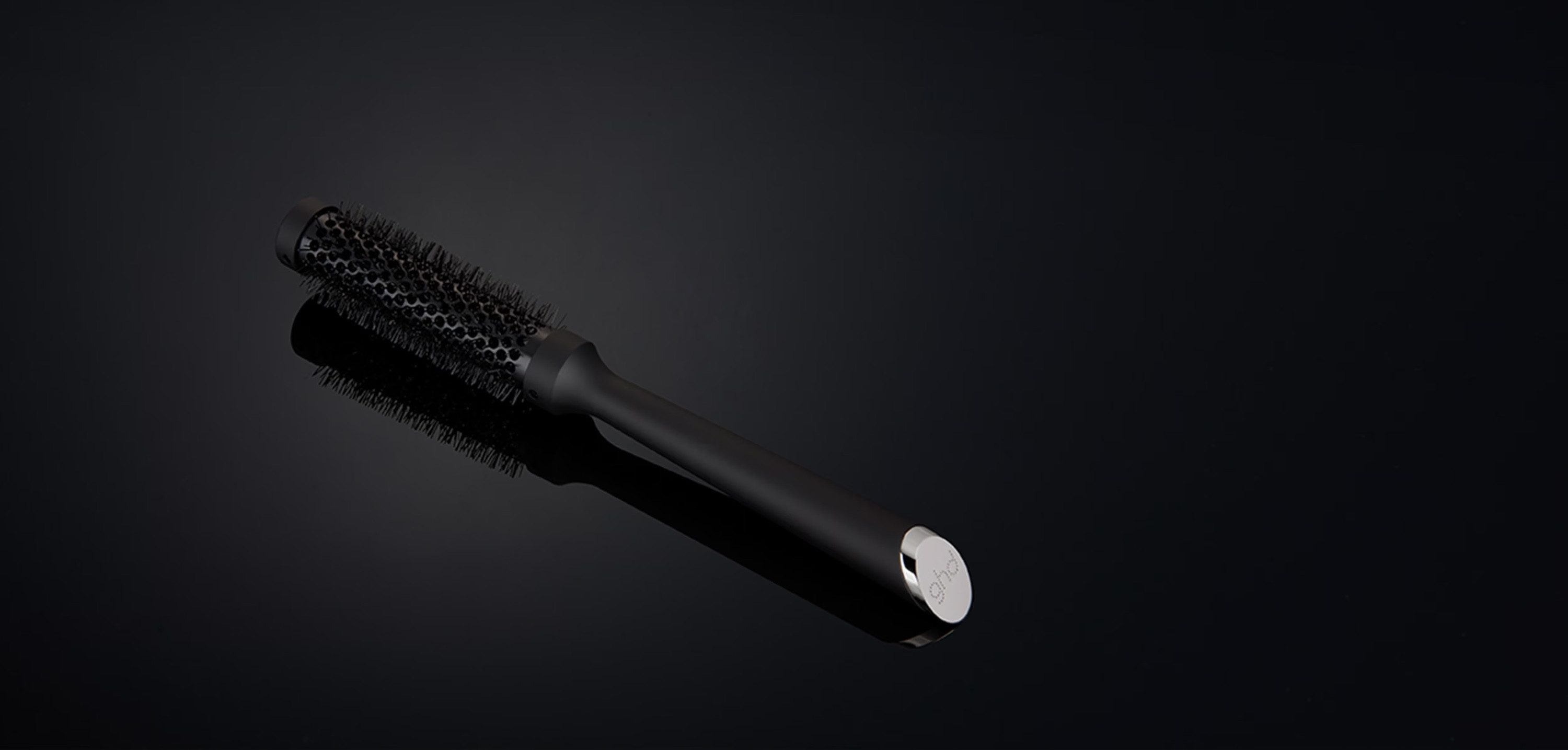 GHD Stylingbürste Ghd The Blow Dryer - Rundbürste - 25 mm, 1-tlg., Ihr Keramikkörper speichert die Föhnwärme