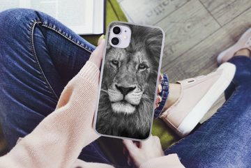 MuchoWow Handyhülle Tierprofil Persischer Löwe in schwarz und weiß, Handyhülle Apple iPhone 11, Smartphone-Bumper, Print, Handy