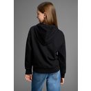 KIDSWORLD Kapuzensweatjacke Lässige Sweatjacke mit kleinem Herz-Stickerei am Ärmel Must-Have Basic Sweatjacke mit kleiner Deko-Stickerei, lockere Form