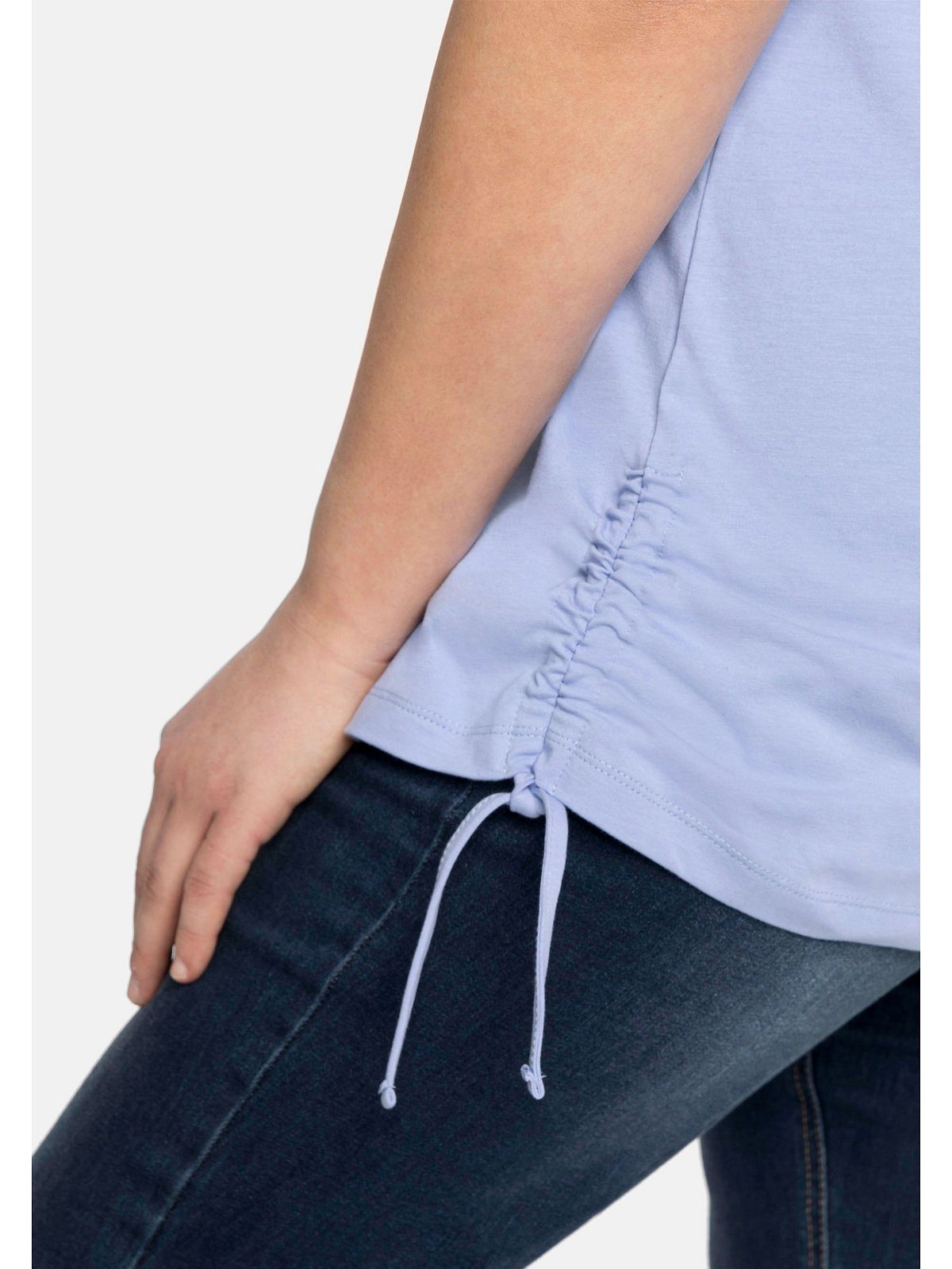 Sheego T-Shirt Große Größen mit Bindeband seitlicher mittelblau und Raffung