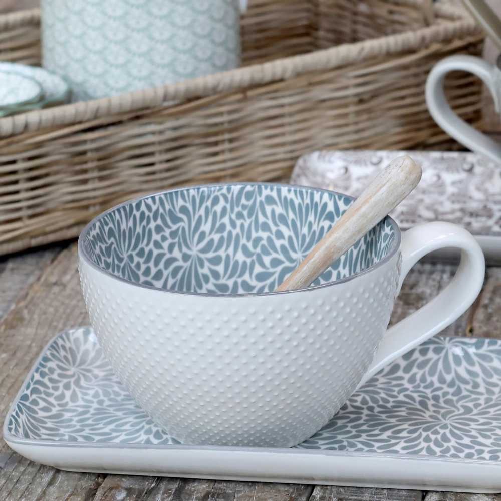 Chic Antique Becher Chic Antique Tasse ARÉS Weiß Innenseite mit Muster in Grau 470 ml