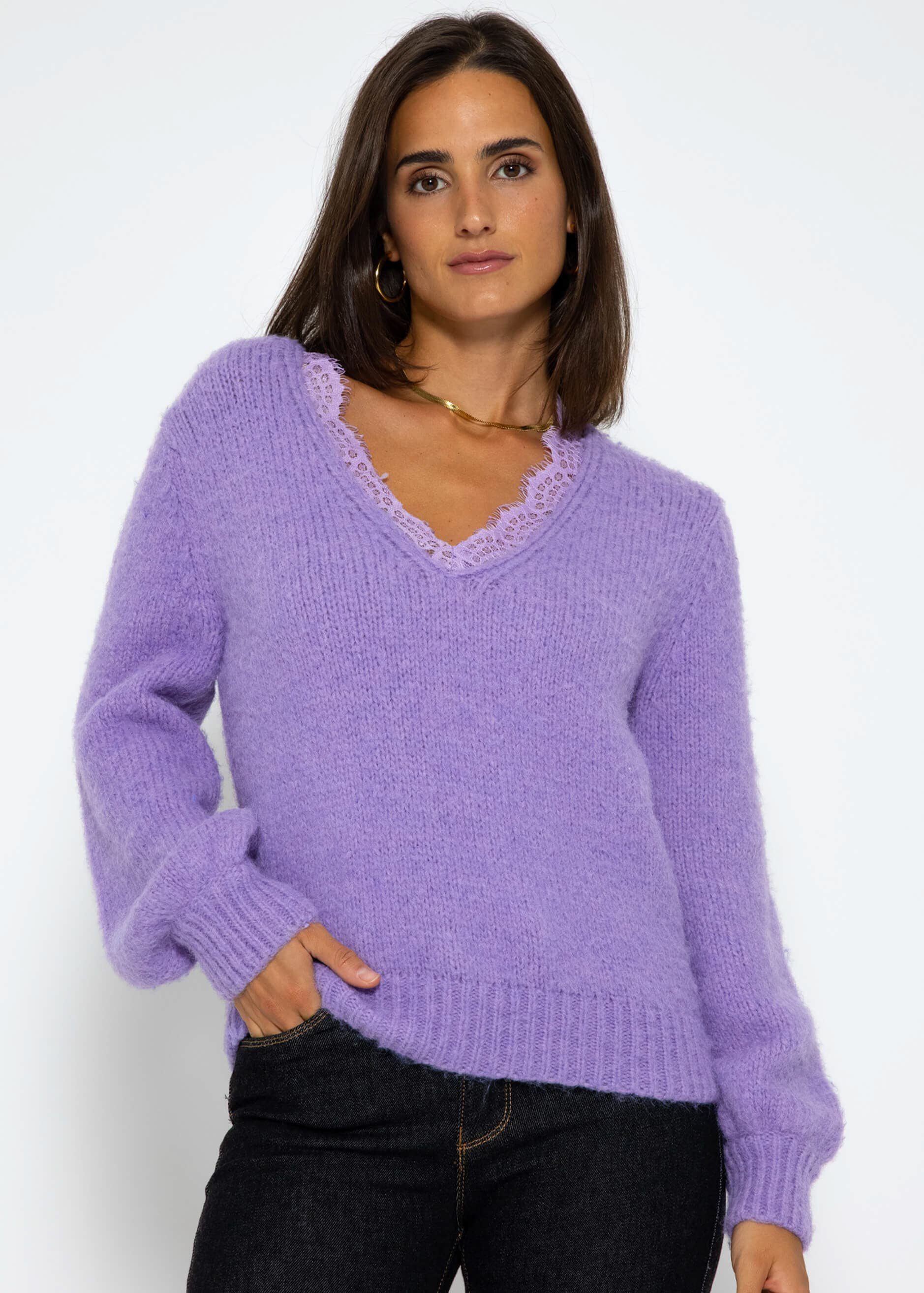 SASSYCLASSY Strickpullover Oversize Pullover Damen aus weichem Grobstrick Lässiger Strickpullover mit Spitzen-Ausschnitt Lila