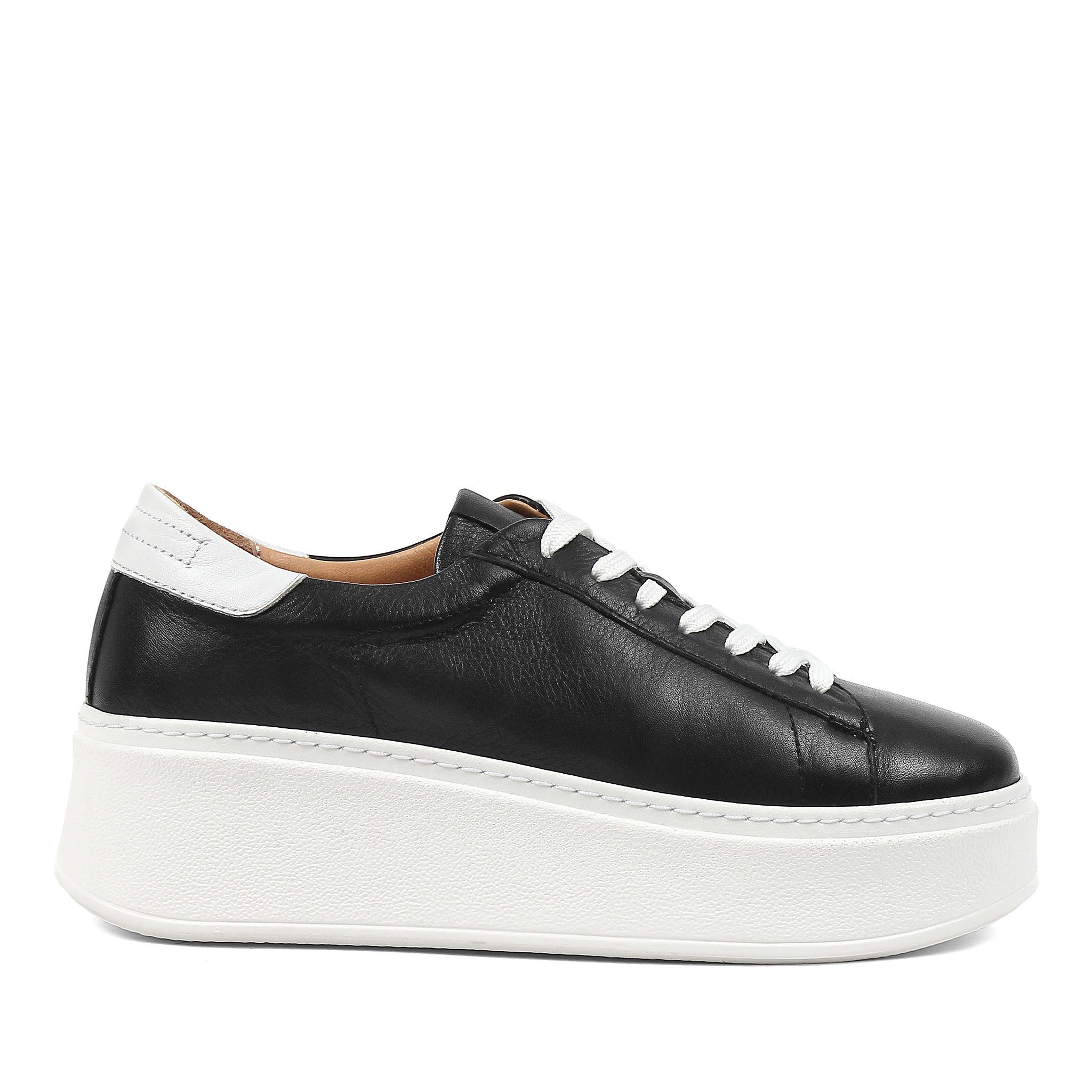 Celal Gültekin Plateau Sneaker Keilabsatz Weißer Absatz Low-Top Damen Keilsneaker Glattleder, Echtleder-Futter & Decksohle, Schwarz, 37