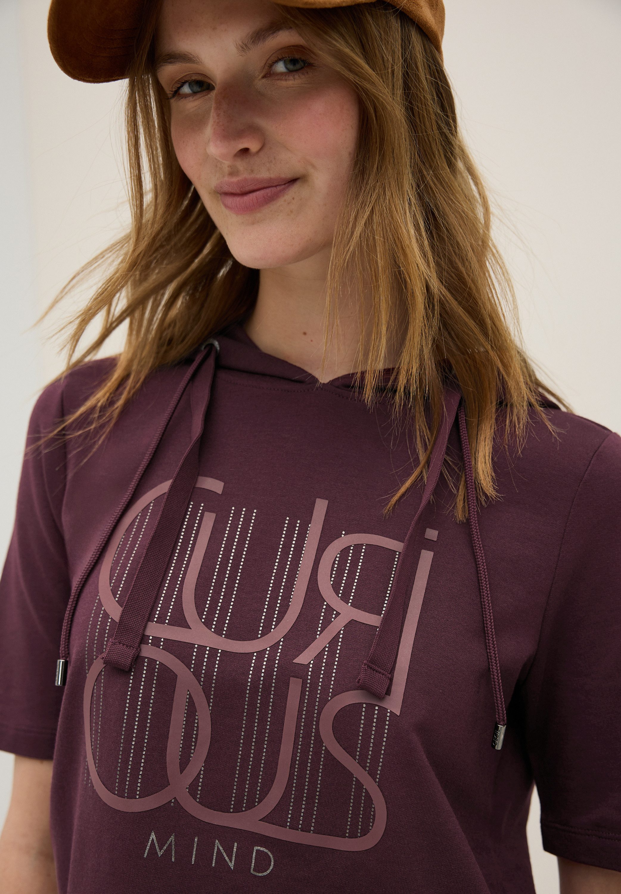 CECIL Kapuzensweatshirt Halbarm-Shirt mit Glitzer-Print und Kapuze günstig online kaufen