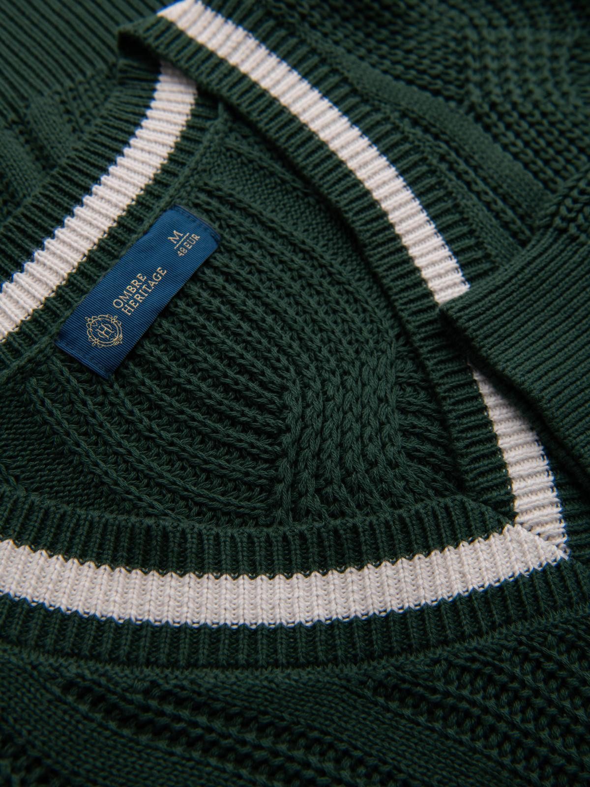 V-Ausschnitt-Pullover Herrenpullover mit Zopfmuster und V-Ausschnitt